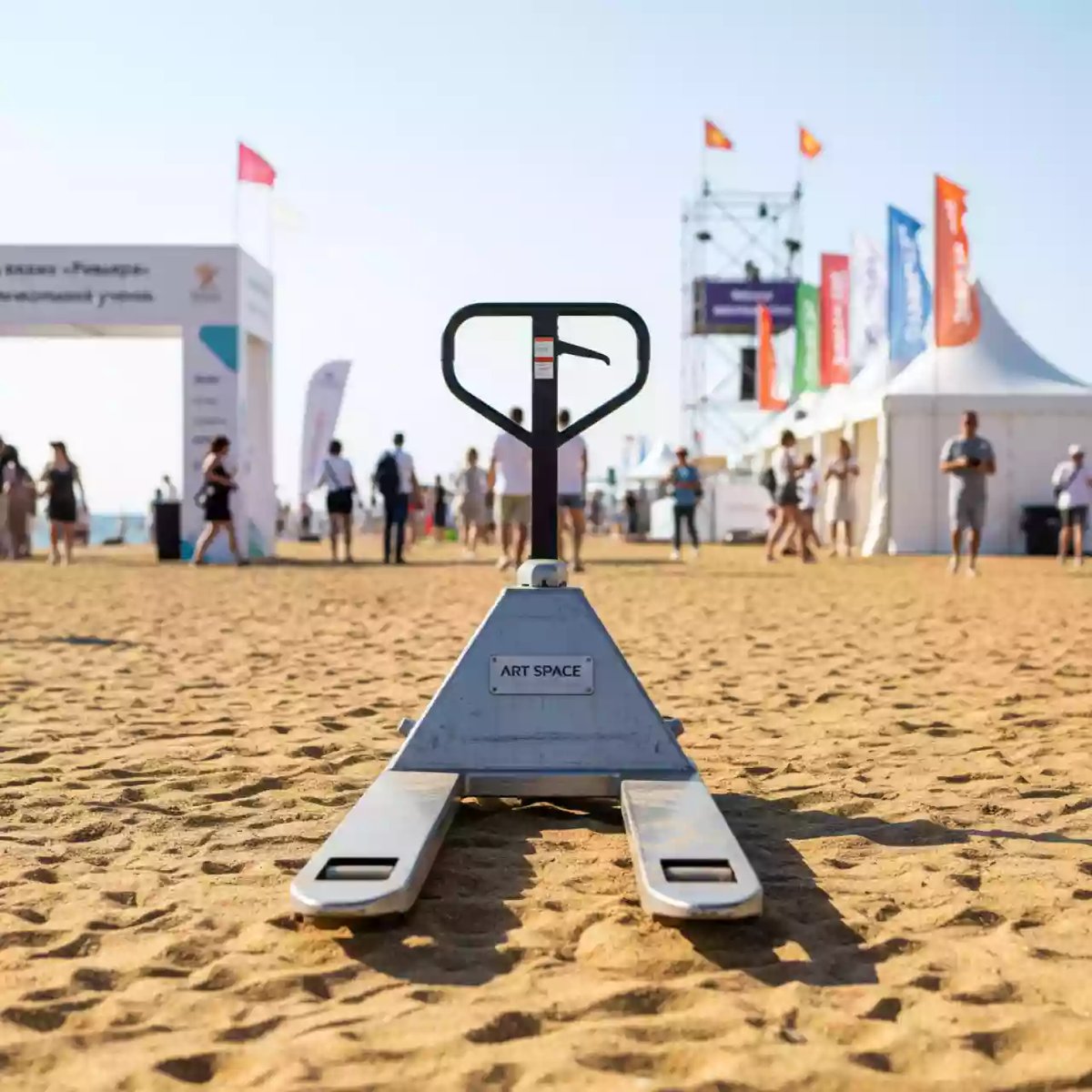 Аренда Тележка гидравлическая Pfaff Silverblau Proline HU25 80 TP на пляже «Ривьера» — ART SPACE