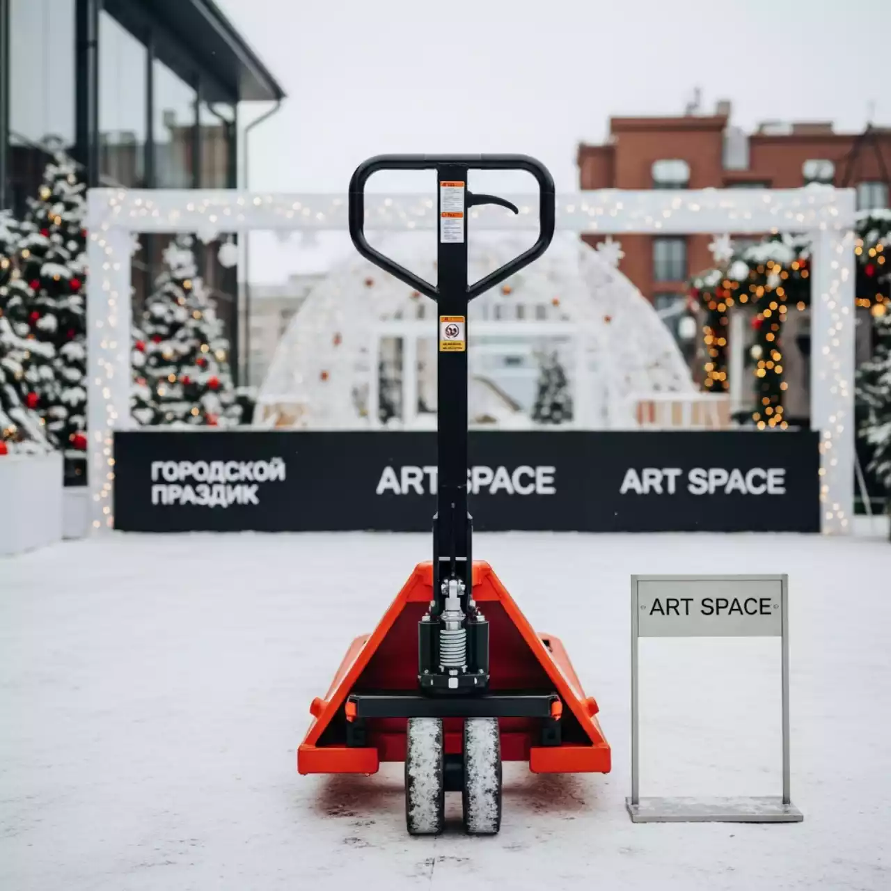 Аренда Тележка гидравлическая специальная Tisel T25Brake с тормозом в Green Flow Hotel — ART SPACE