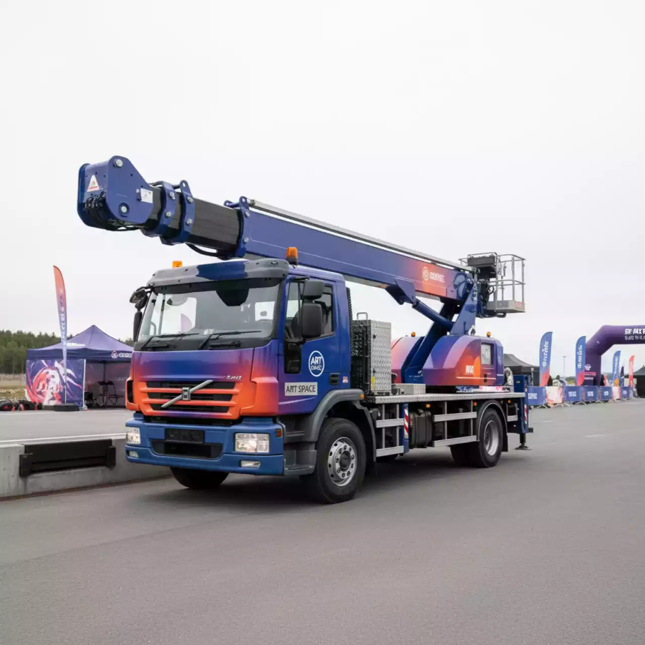 Аренда Тележка гидравлическая Tisel T20 15 в Novotel Resort — ART SPACE