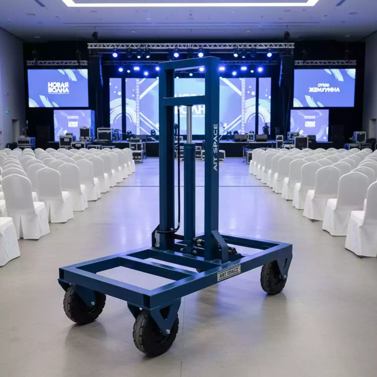 Аренда Тележка гидравлическая Tisel T20R500 для рулонов в конгресс-холле отеля Жемчужина — ART SPACE