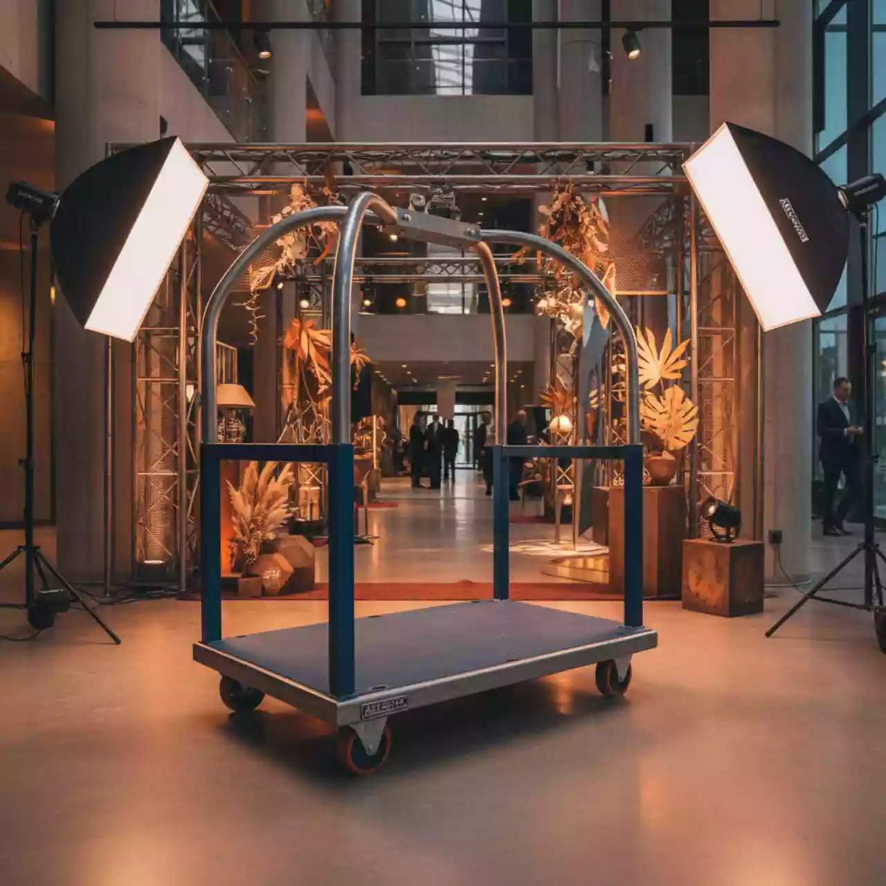 Аренда Тележка платформенная 4 колесная ручная Стелла КПО 500С 200 K до 550 кг в Mercure Сочи Центр — ART SPACE