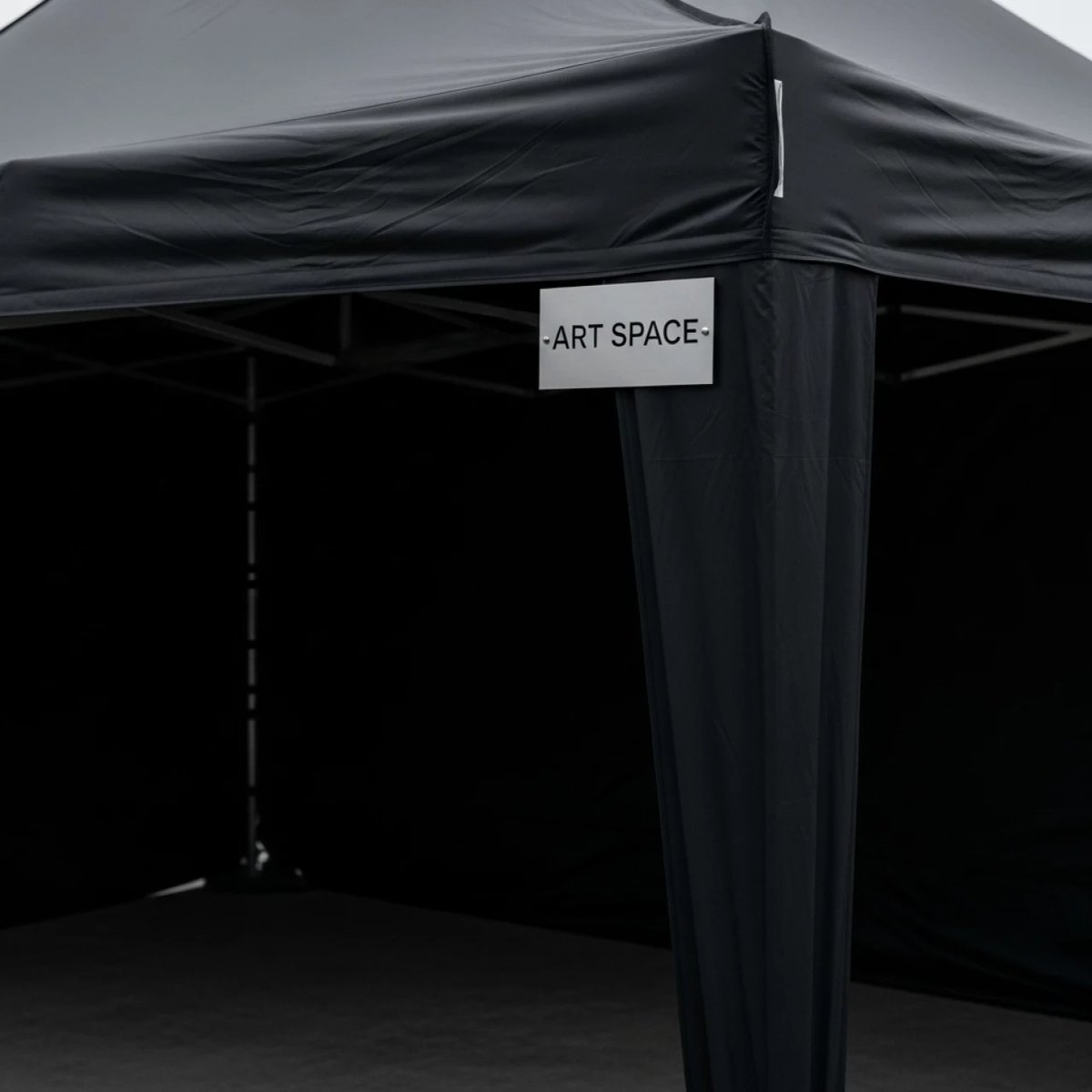 Аренда Тент быстровозводимый чёрный 3х4,5 в ресторане «Sanremo» — ART SPACE