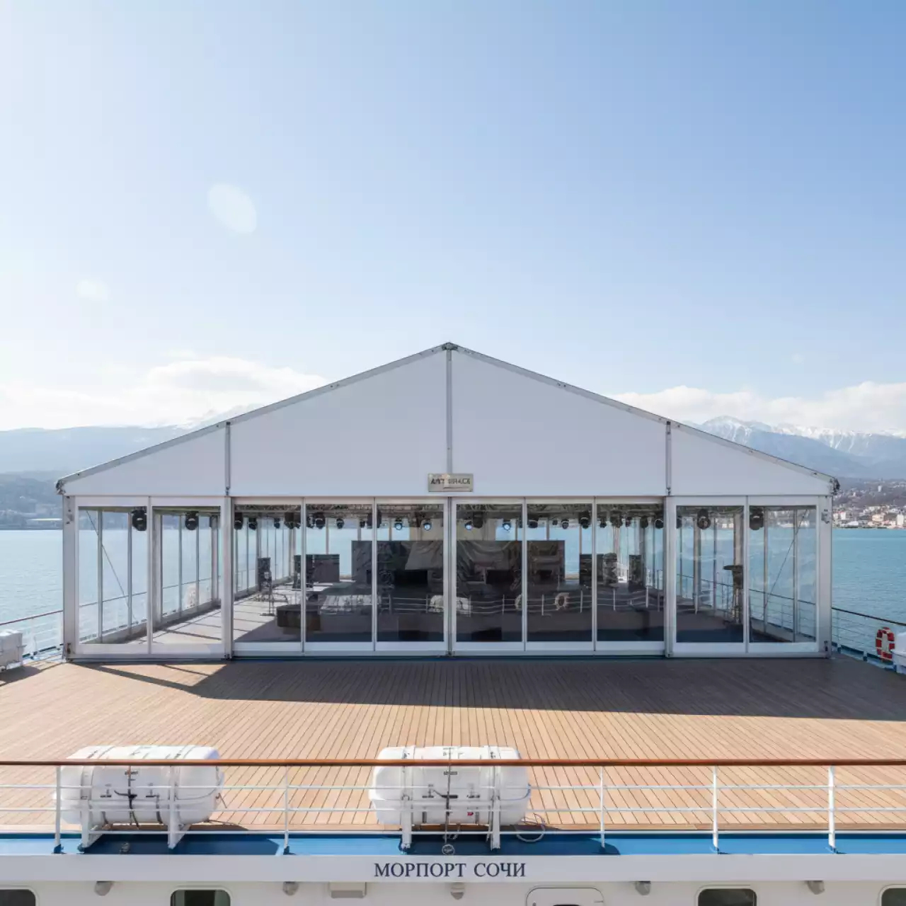 Аренда Тентовый ангар 18х34 м г. Нижневартовск на VIP теплоходе (Морпорт Сочи) — ART SPACE