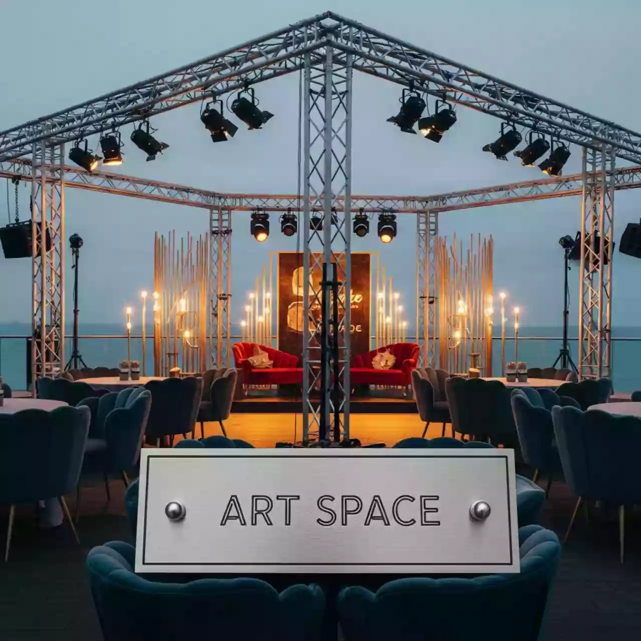 Аренда Тимбилдинг по следам Остапа Бендера на пляже «Мандарин» — ART SPACE