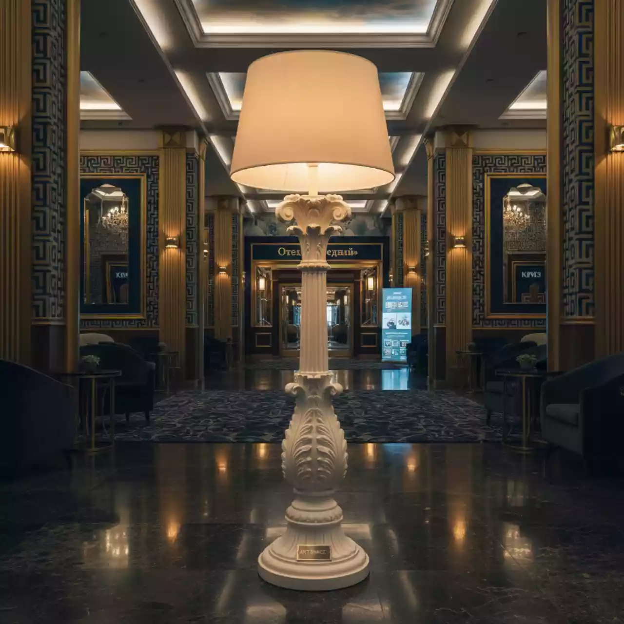 Аренда Торшер дизайнерский Madame Of Love Lighting в отеле «Звездный» — ART SPACE