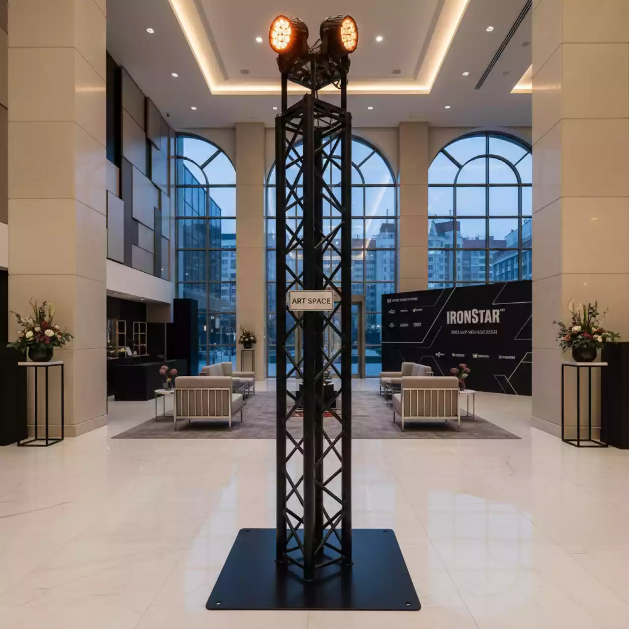 Аренда Тотемы из ферм для вертикальной установки в Mövenpick Hotel — ART SPACE