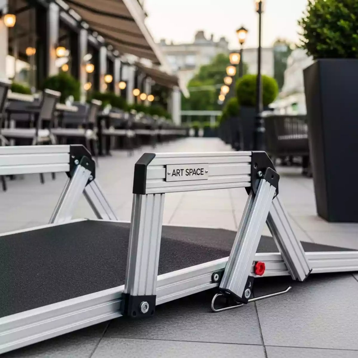 Аренда Трап мобильный раскладной алюминиевый в ресторане «Сыроварня» — ART SPACE