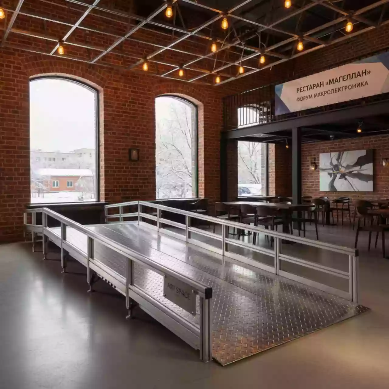 Аренда Трап раскладной алюминиевый мобильный в ресторане «Магеллан» — ART SPACE