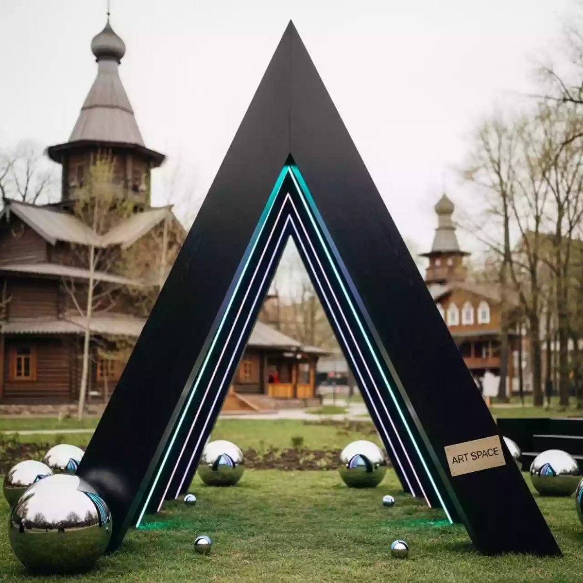 Аренда Треугольная деревянная арка в этно-парке «Моя Россия» — ART SPACE