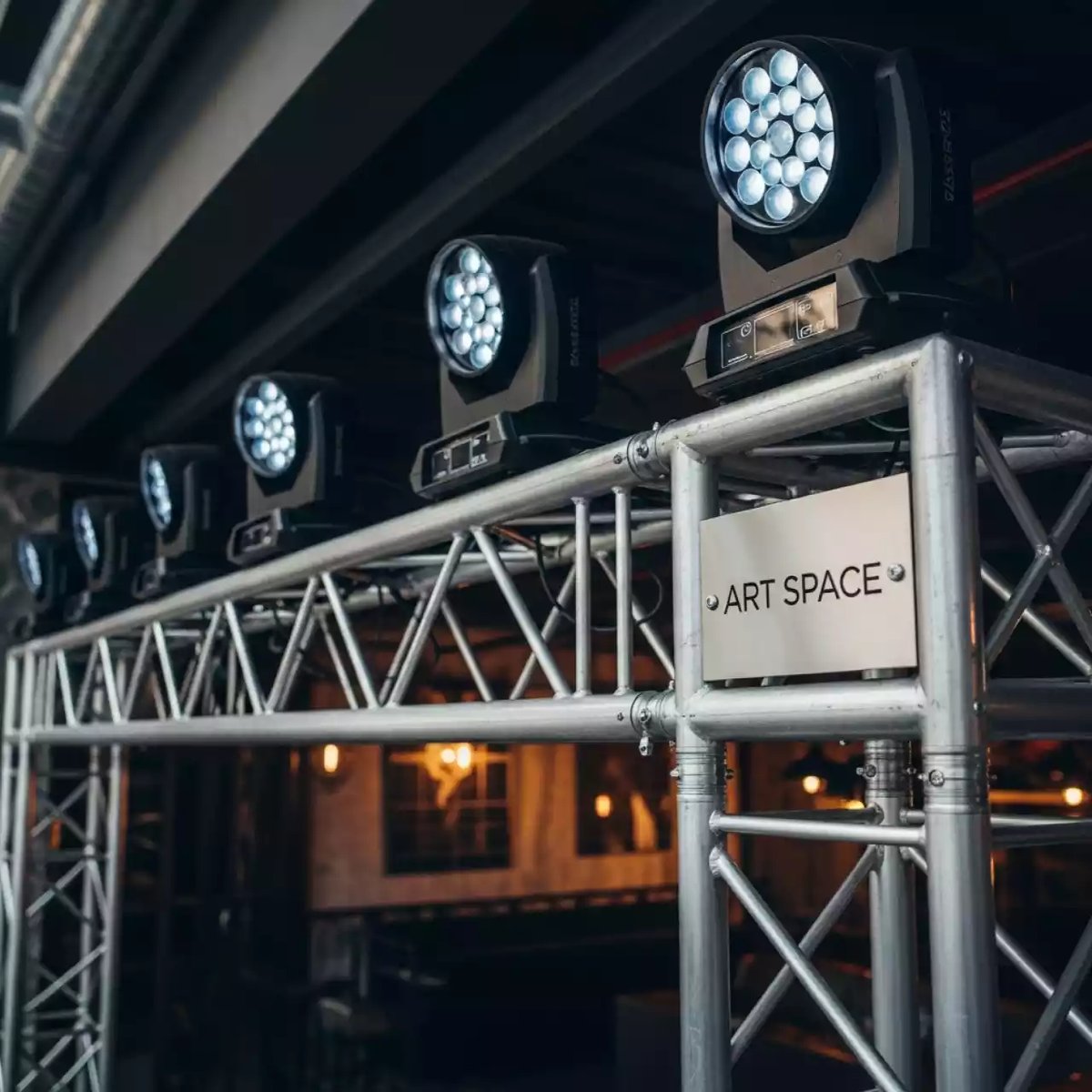 Аренда Треугольная ферма для концерта в ресторане «Баран-Рапан» — ART SPACE