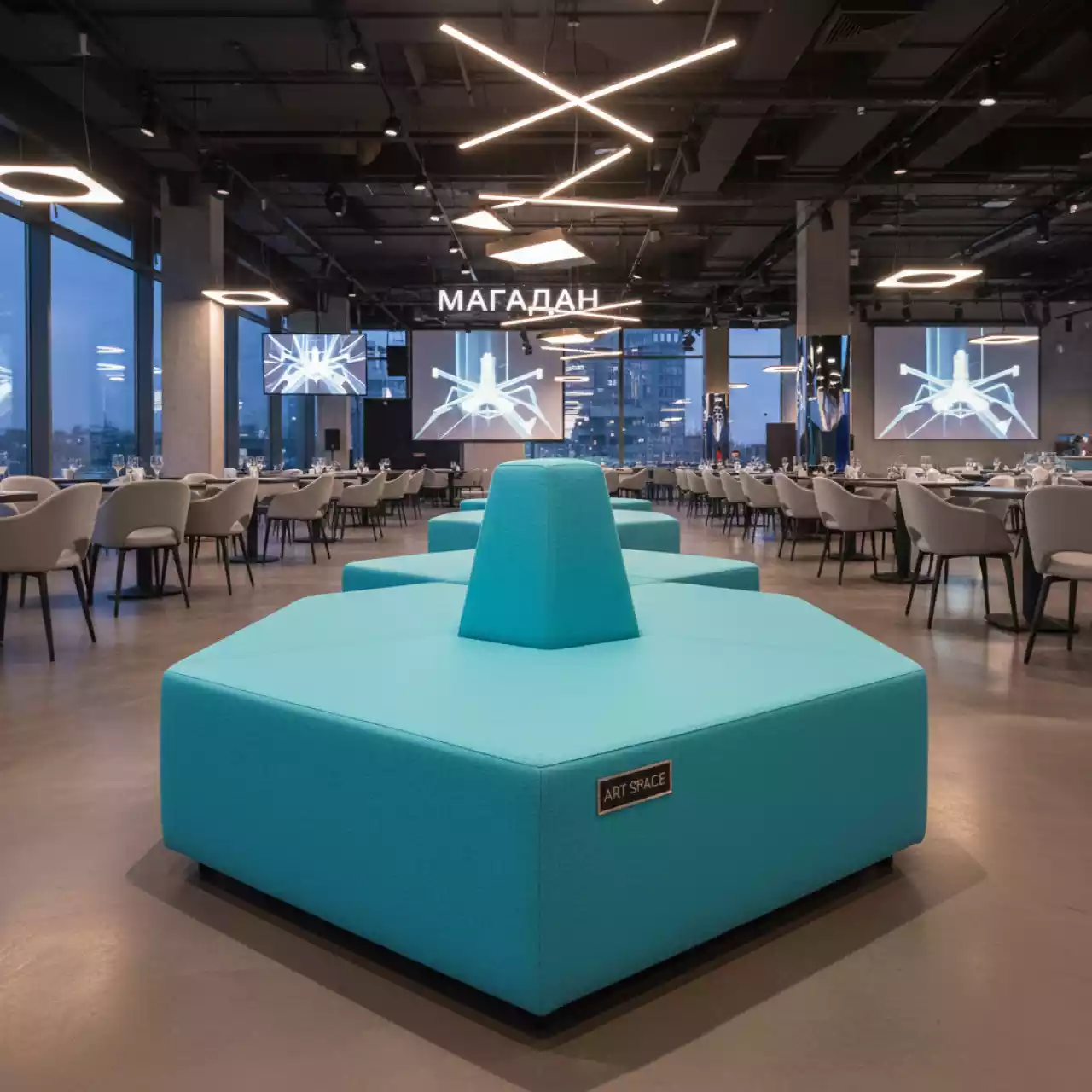 Аренда Треугольный пуф аквамариновый в ресторане «Магадан» — ART SPACE