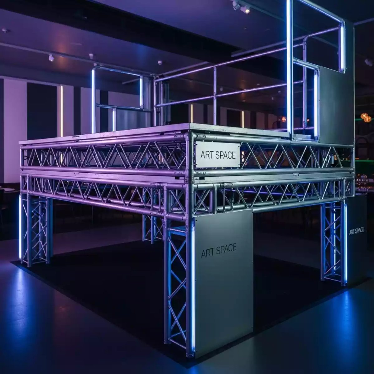 Аренда Трибуна двухсекционная Layher 2 ряда в ресторане «Sanremo» — ART SPACE