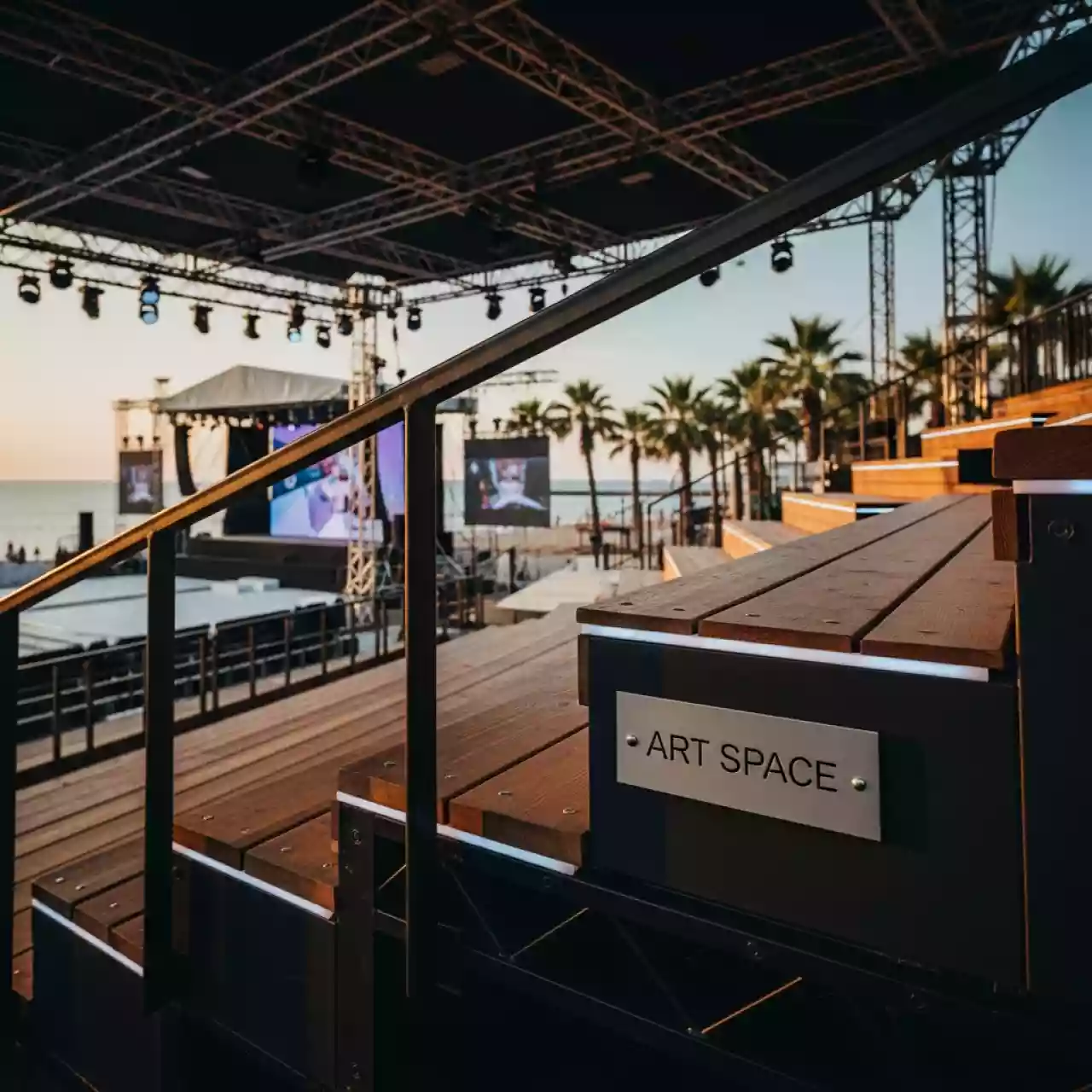 Аренда Трибуны для ледового катка на пляже «Маяк» — ART SPACE