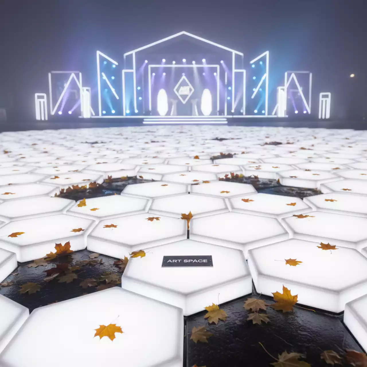 Аренда Тротуарная плитка светящаяся шестигранник белая в санатории «Металлург» — ART SPACE