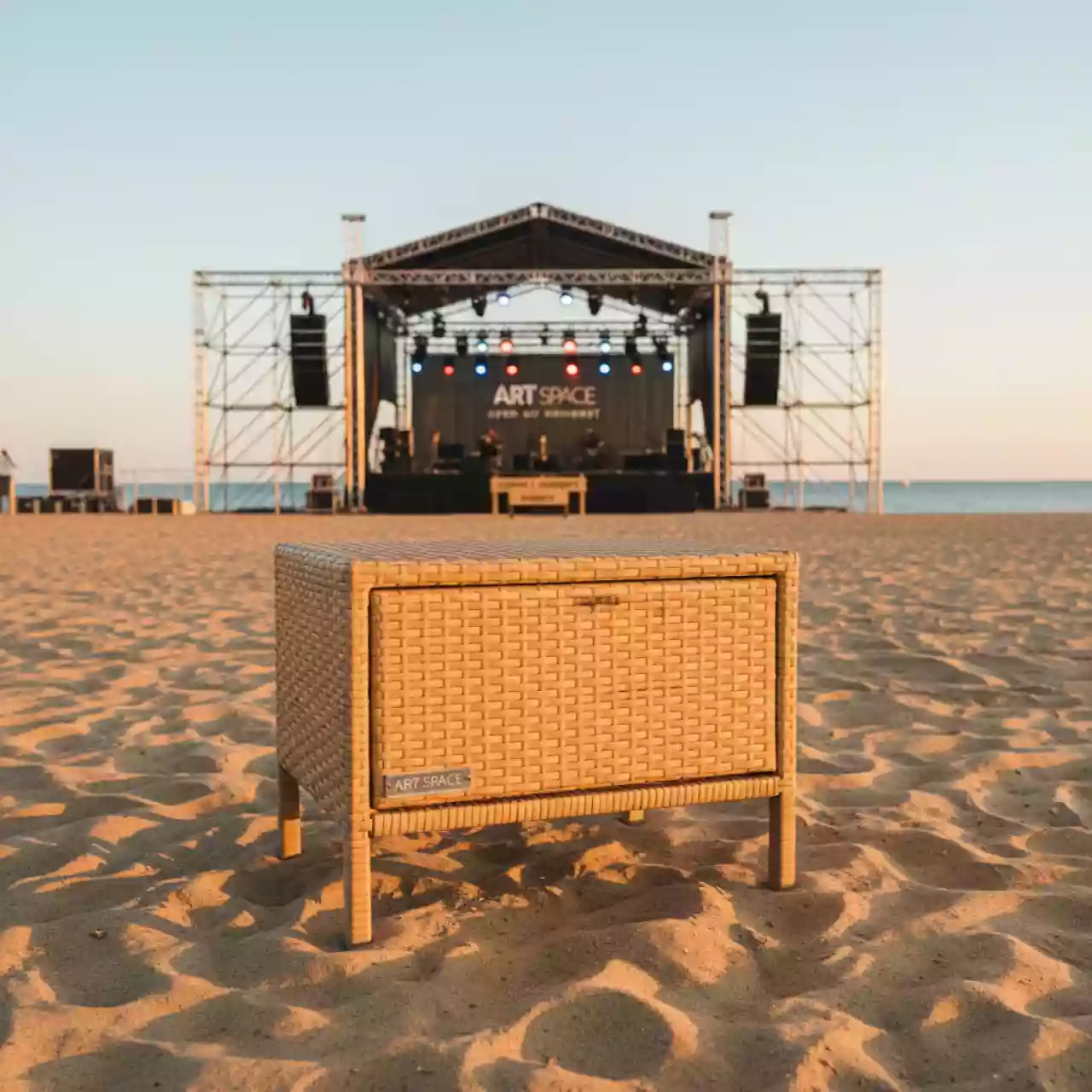 Аренда Тумба плетеная из искусственного ротанга Мальта цвет соломенный на пляже «Ривьера» — ART SPACE