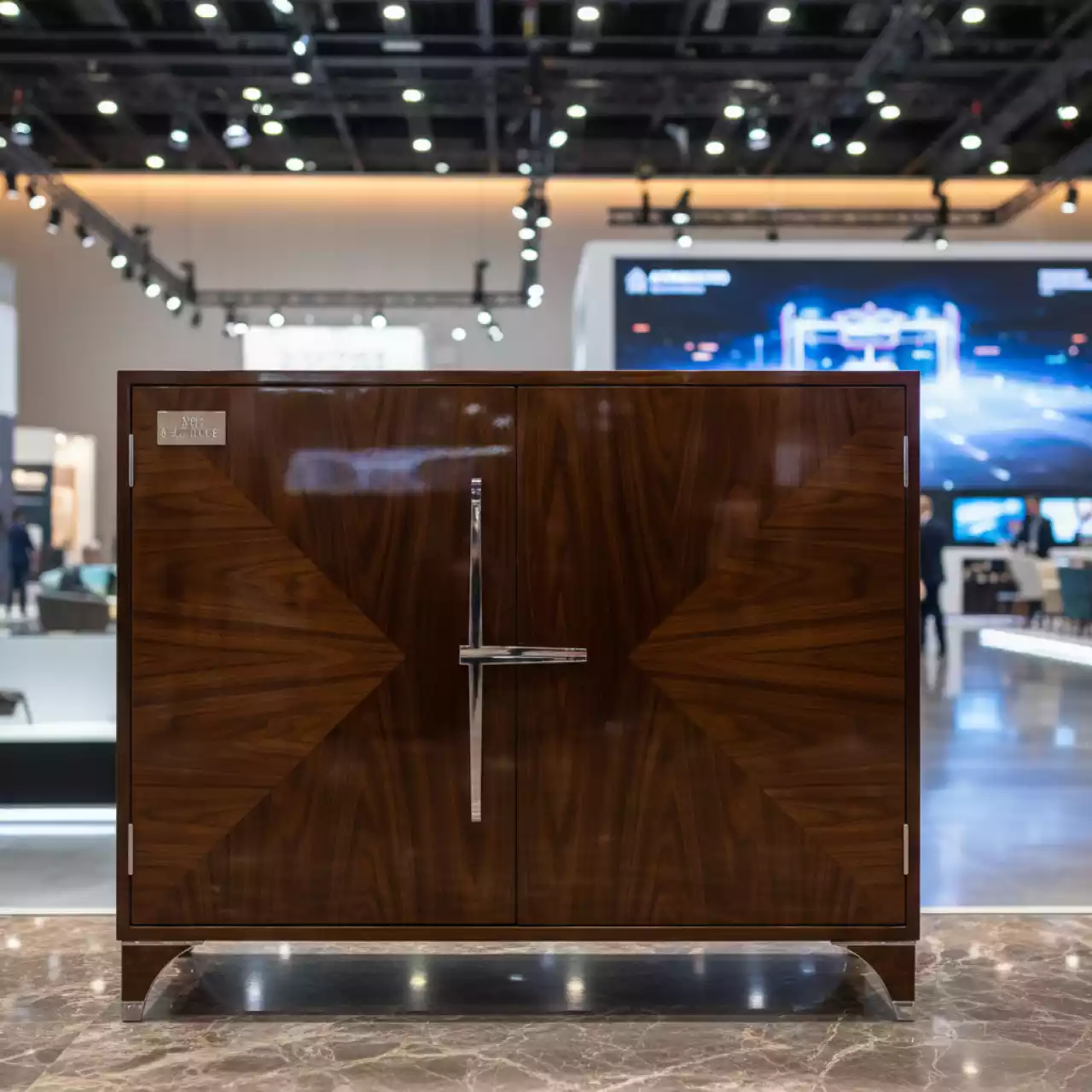 Аренда Тумба с дверцей МЛ 27 в Mövenpick Hotel — ART SPACE