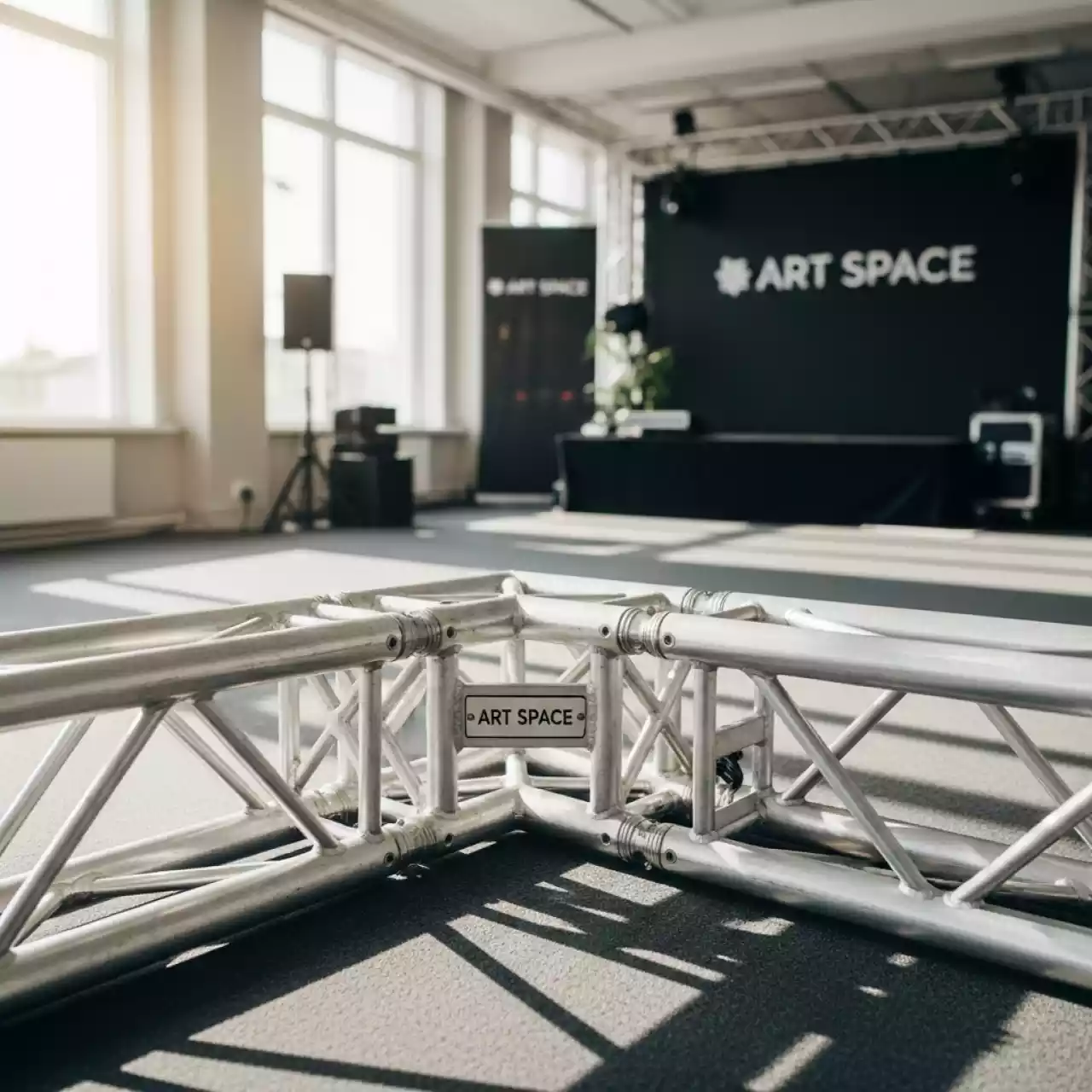 Аренда Угол для фермы 3 сторонний алюминиевый Layher H 40V в комплексе Sea Galaxy — ART SPACE