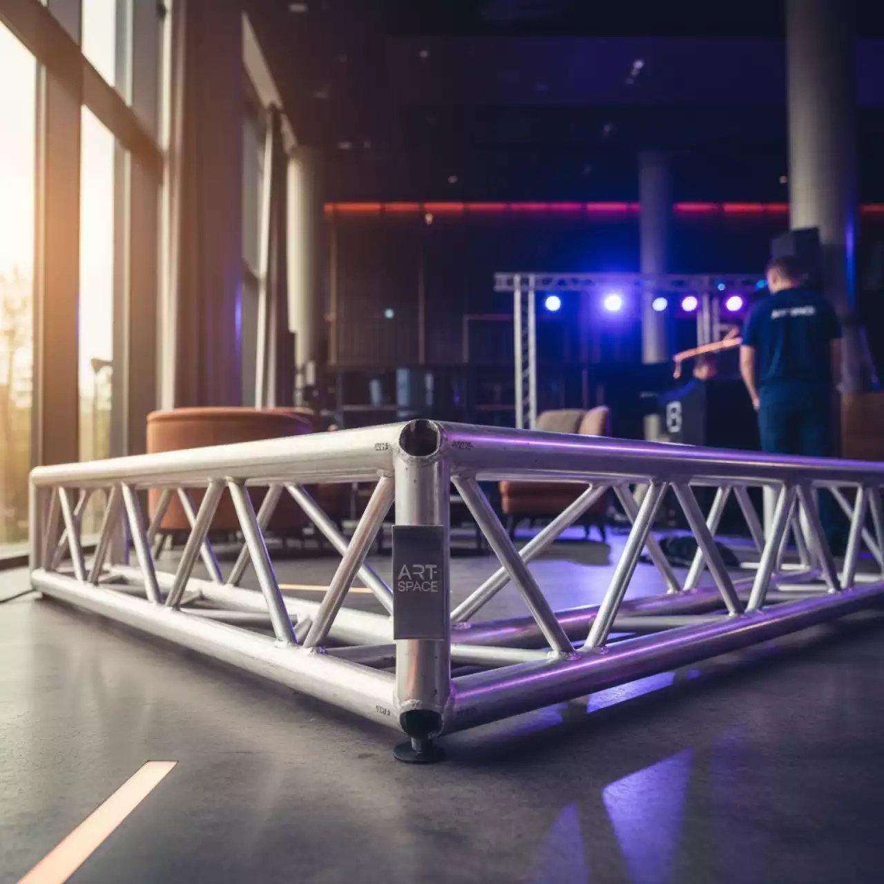 Аренда Угол фермы 5 сторонний H 40V Layher в Mövenpick Hotel — ART SPACE