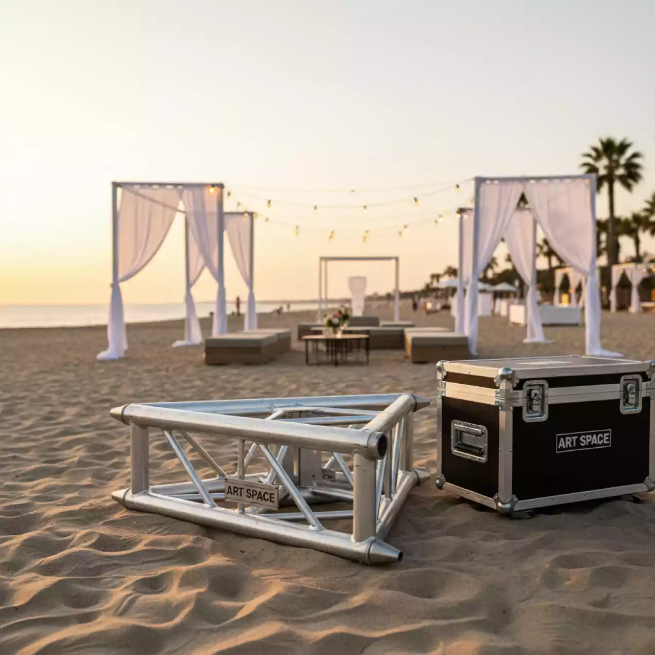 Аренда Угол T образный 3 сторонний фермы H 40V Layher на пляже «Ривьера» — ART SPACE