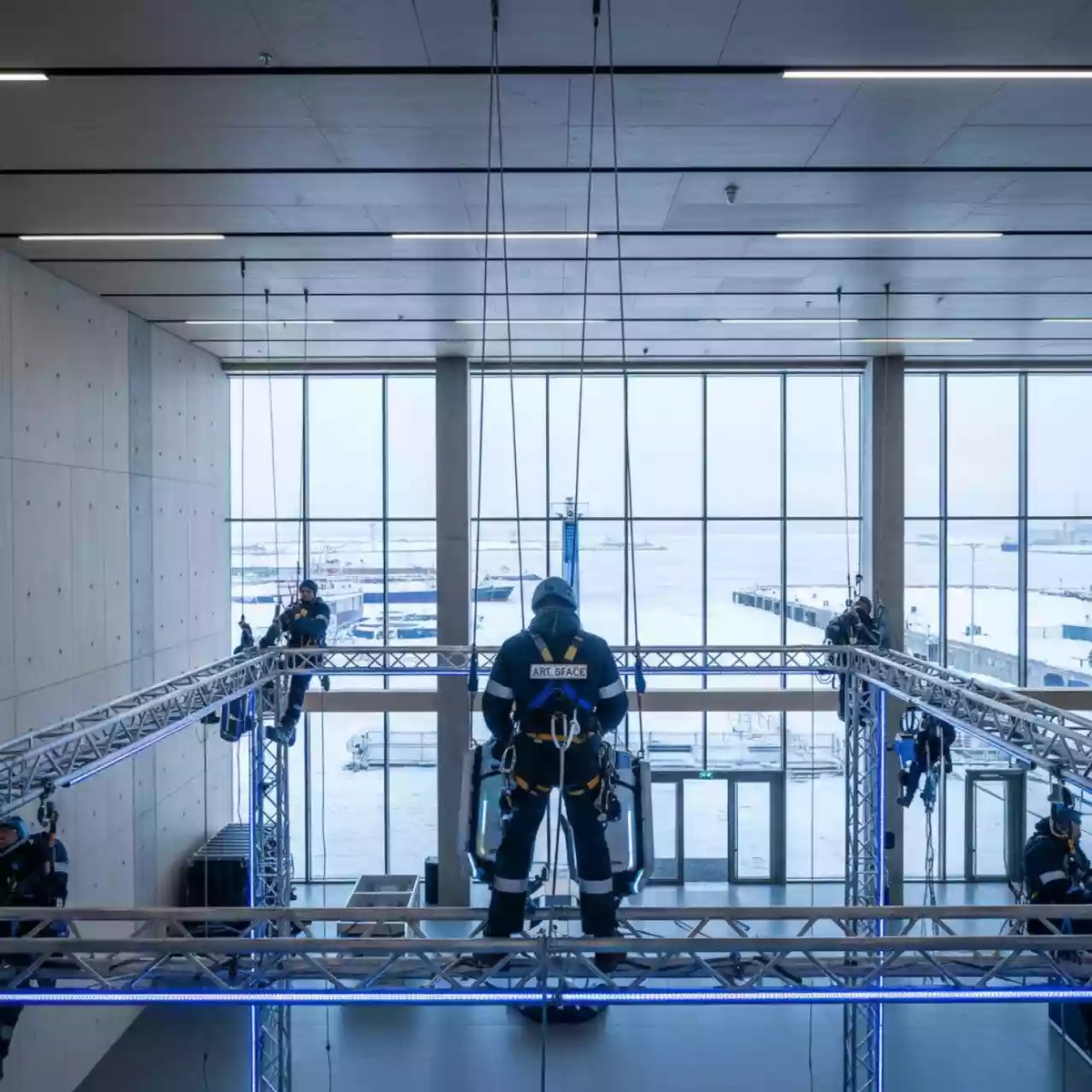 Аренда Услуг профессиональных альпинистов и риггинга в зале «Чайка» (Морпорт) — ART SPACE