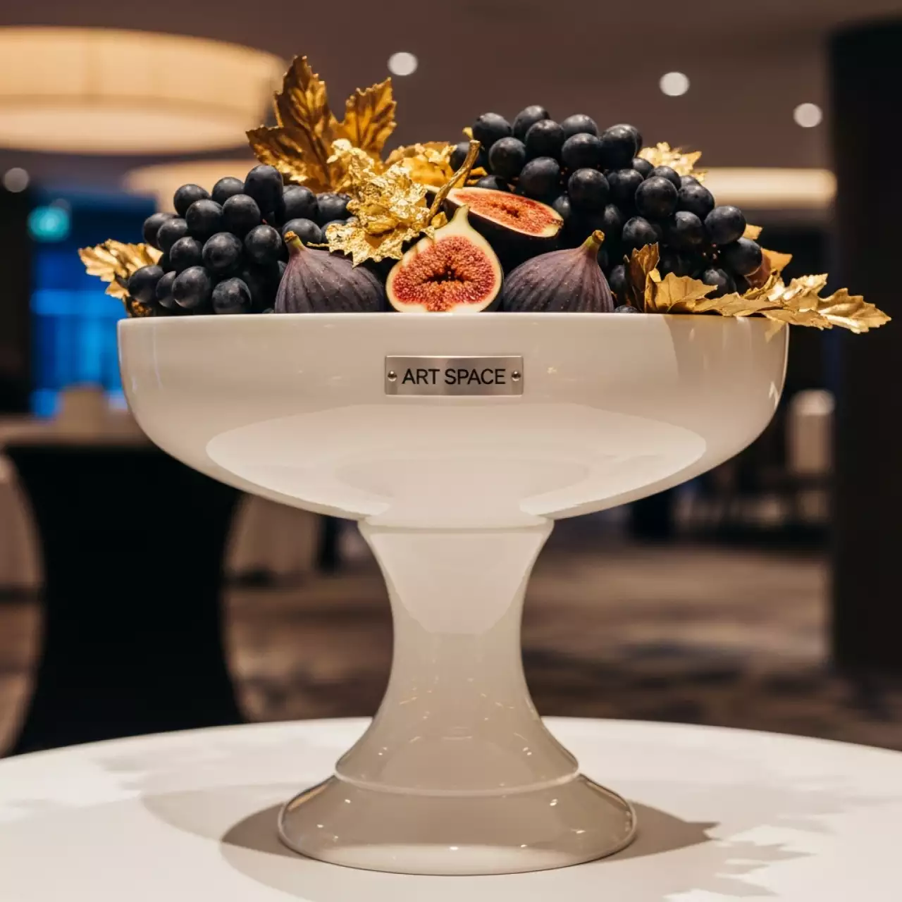 Аренда Ваза для фруктов на ножке Steelite 37х20 см в Sport Inn Hotel & Wellness — ART SPACE