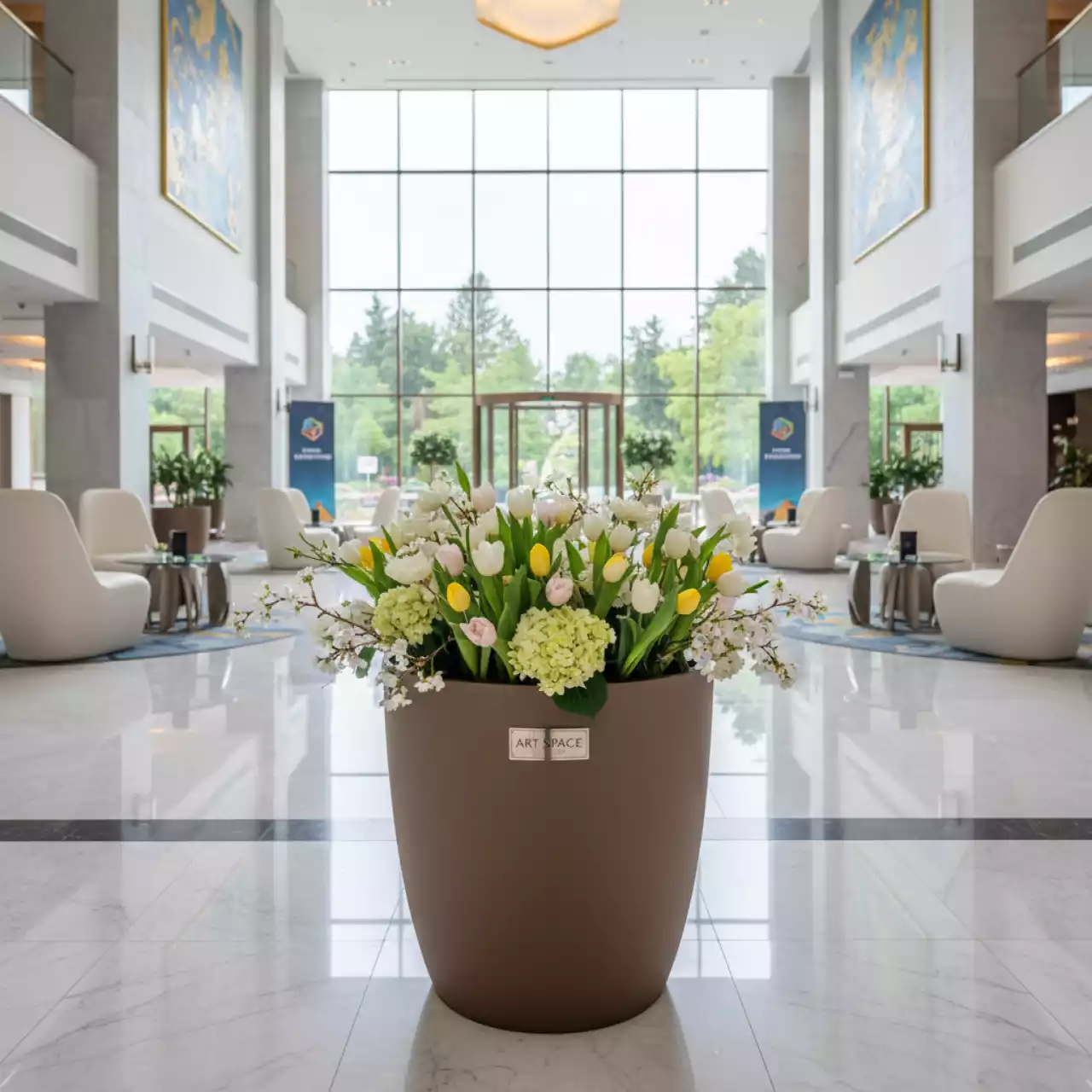 Аренда Вазон пластиковый Les Couleurs коричневый D 360 мм H 320 мм в отеле Radisson Lazurnaya — ART SPACE