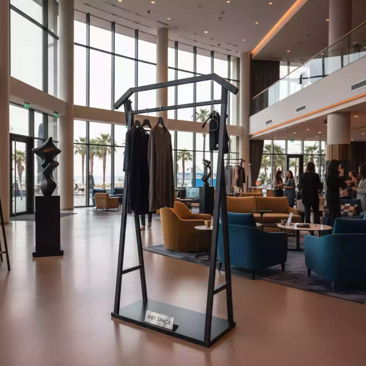 Аренда Вешалка напольная для одежды Helex Home W 23 тёмно серая в Pullman Sochi Centre — ART SPACE