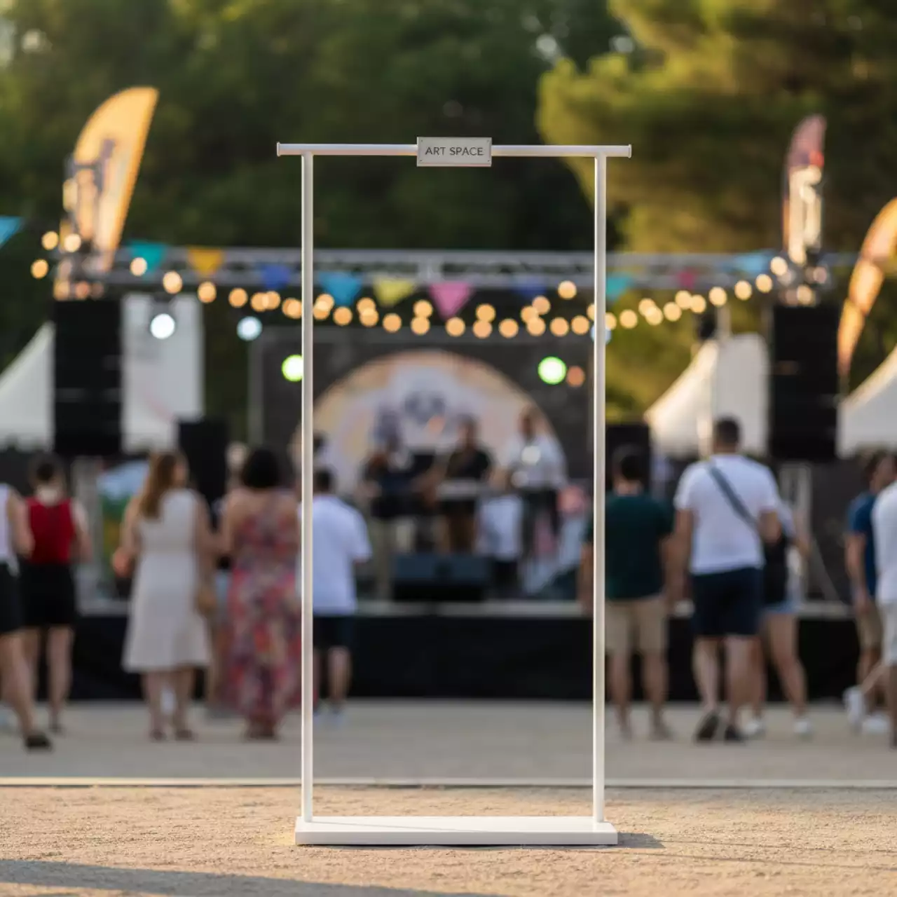 Аренда Вешалка напольная Minimal белая 40х175 см в комплексе «Дагомыс» — ART SPACE