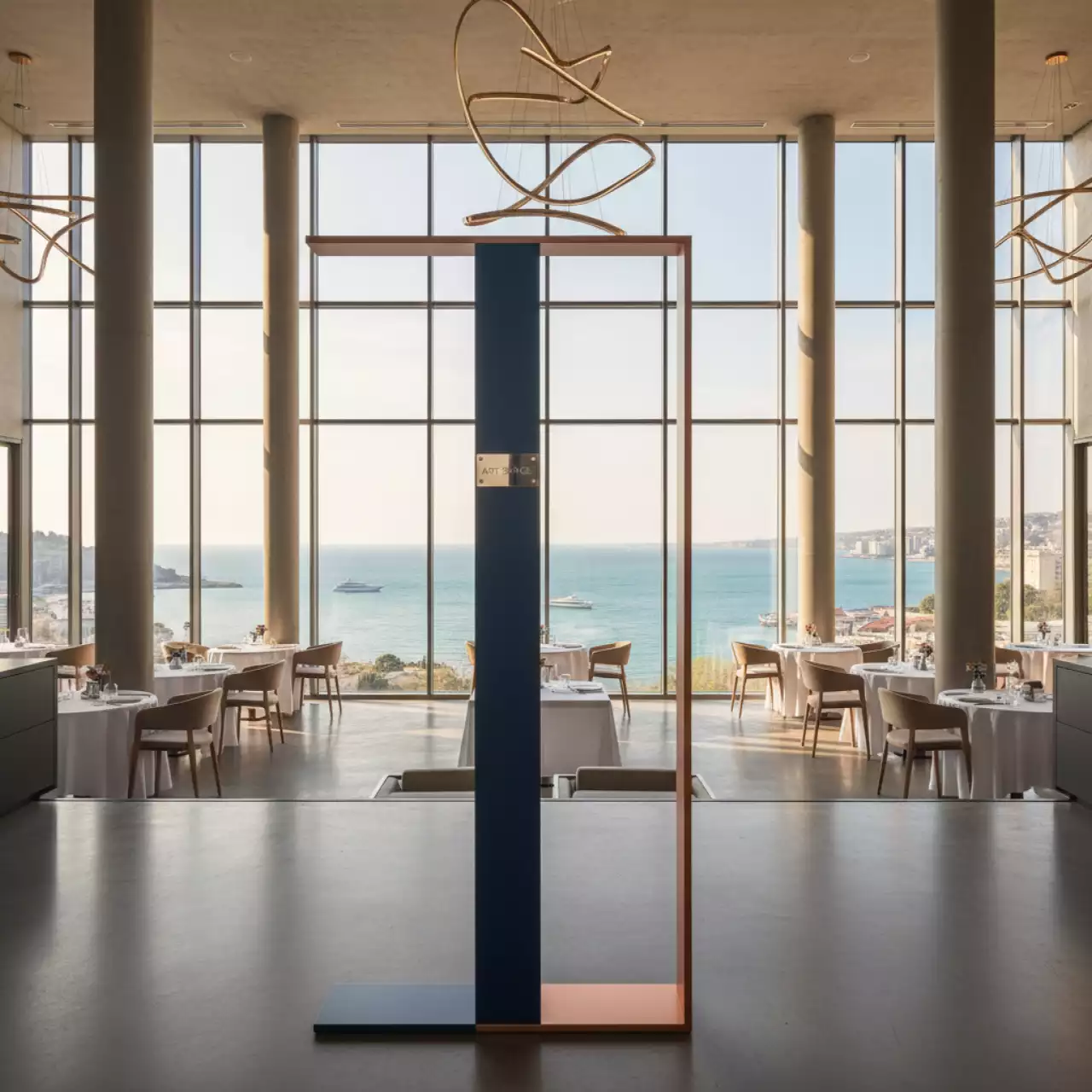 Аренда Вешалка напольная muria в ресторане «Высота 5642» — ART SPACE