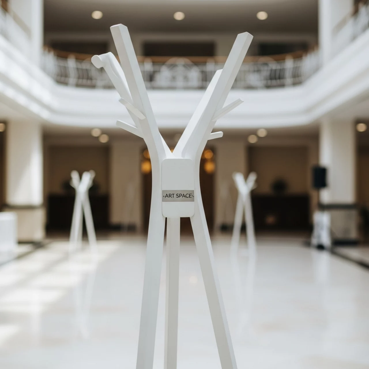 Аренда Вешалка напольная W 04 1 белая в санатории «Октябрьский» — ART SPACE