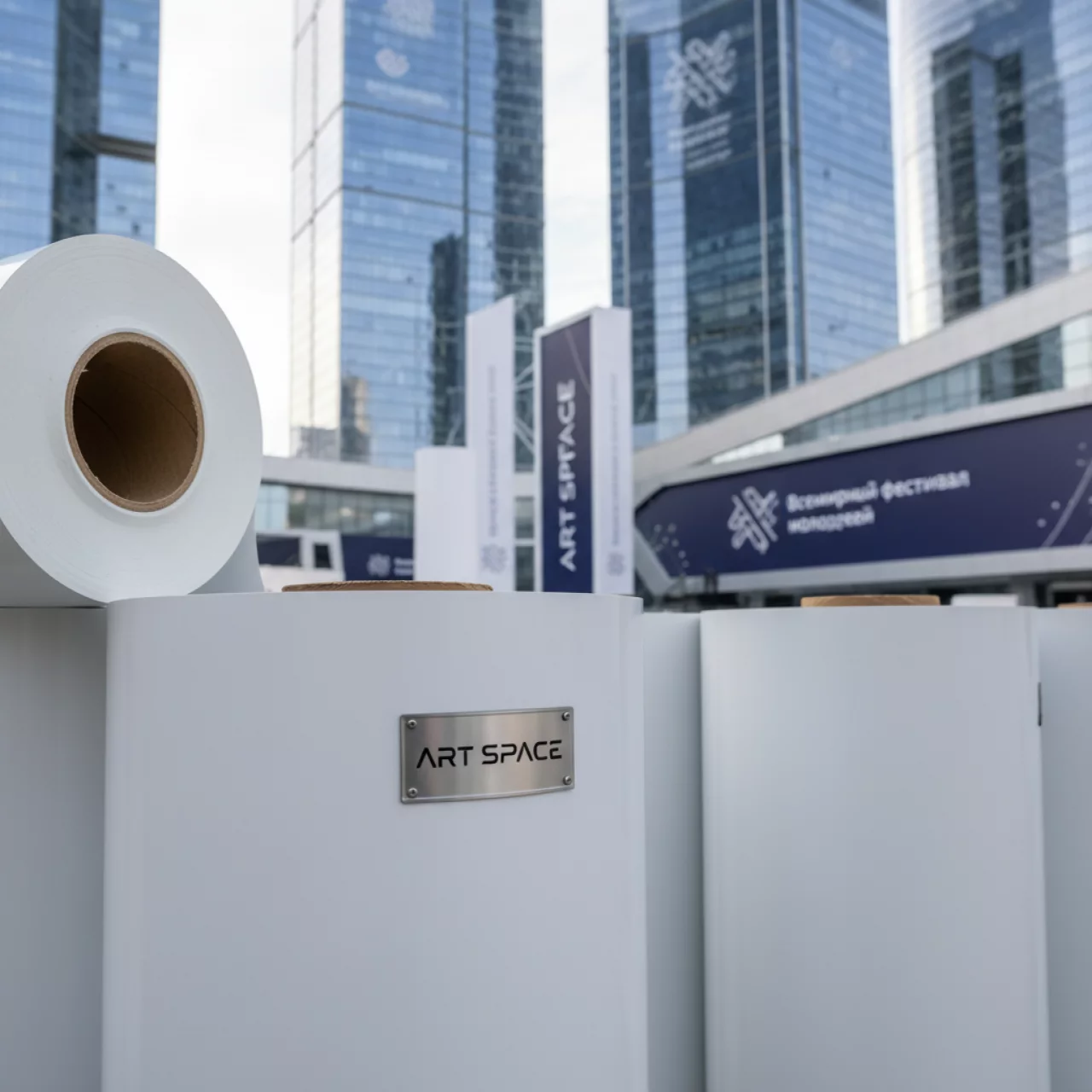 Аренда Винил рулонный самоклеящийся для наружных работ Canon WR SA 330 м2 1,067х12,5 м 50,8 мм в ОКЦ «Галактика» — ART SPACE