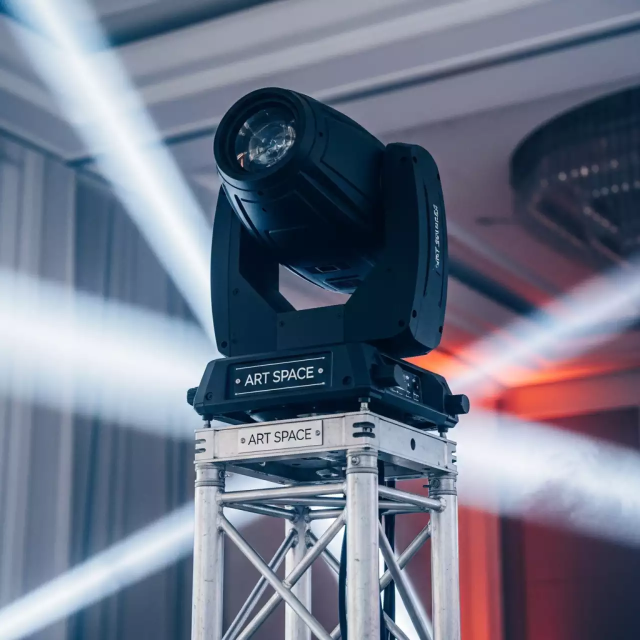 Аренда Вращающаяся голова colorwash 250 AT Robe в отеле «Богатырь» — ART SPACE