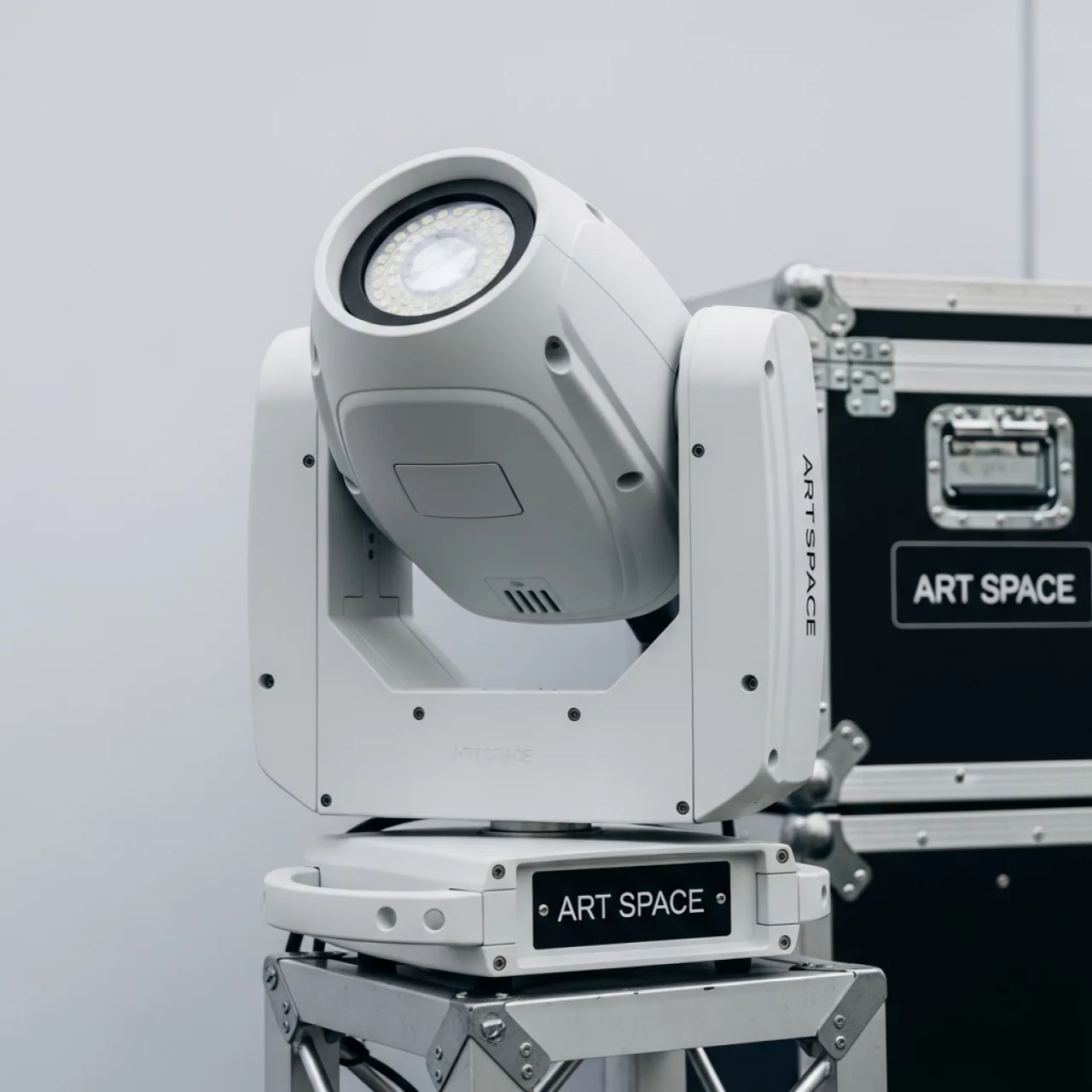 Аренда Вращающаяся голова LED wash в Cosmos Sochi Hotel — ART SPACE