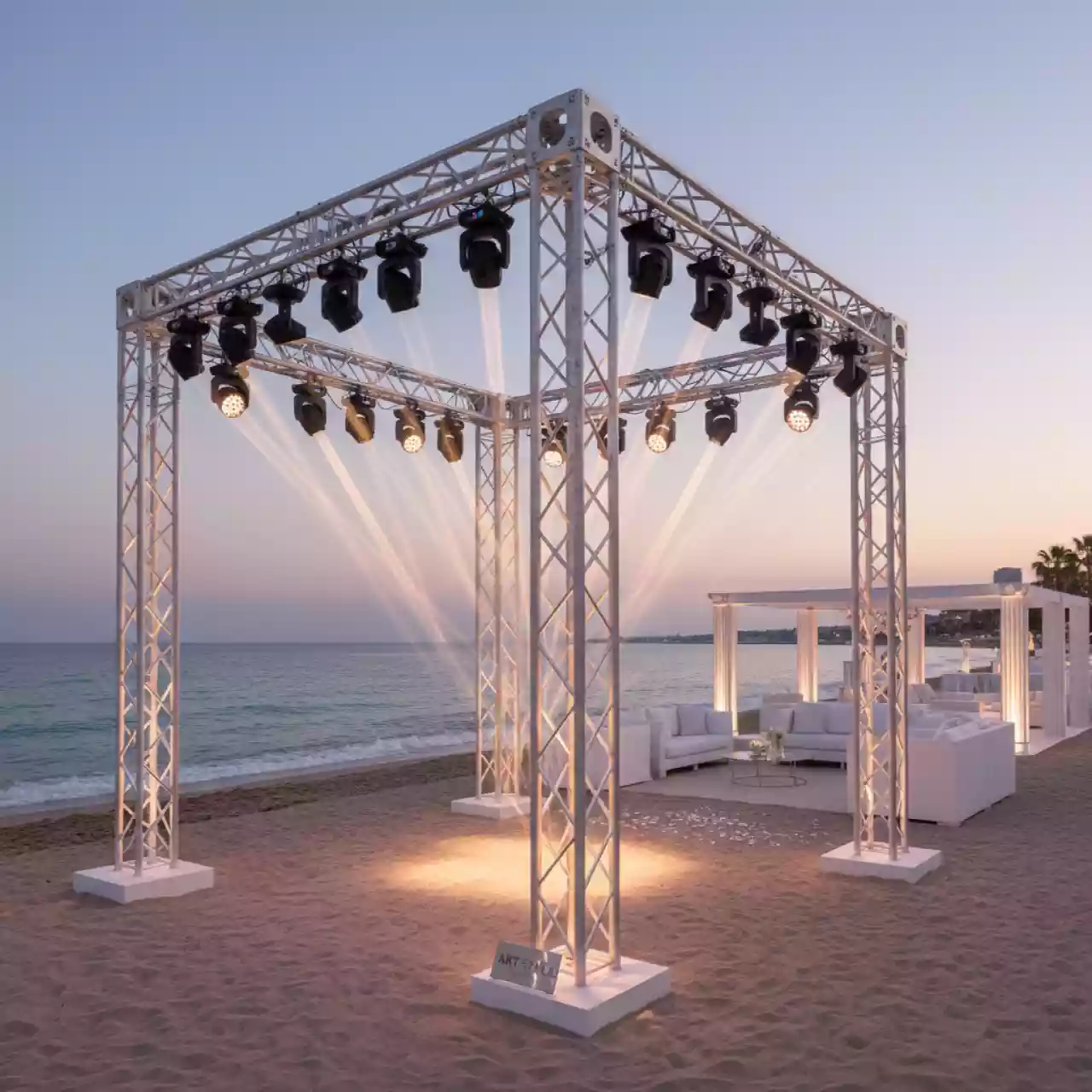 Аренда Вращающаяся голова MAC 301 Martin на пляже «Ривьера» — ART SPACE