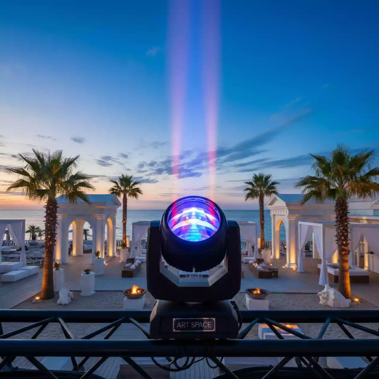 Аренда Вращающаяся голова MegaPointe Robe в пляжном комплексе VinoGrad — ART SPACE