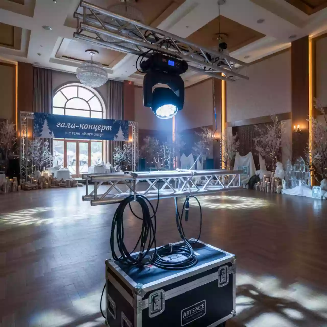 Аренда Вращающаяся голова Robin 300 LEDWash Robe в отеле «Богатырь» — ART SPACE