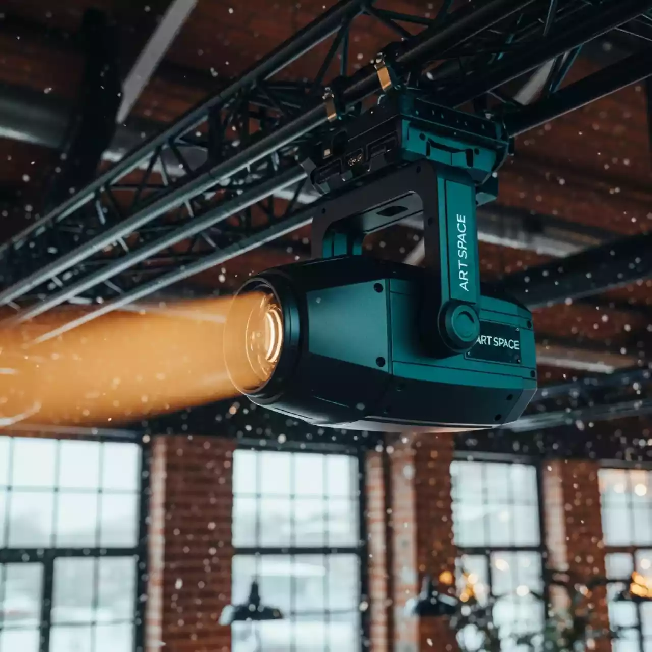 Аренда Вращающаяся голова Robin MMX spot Robe в ресторане «Паруса» — ART SPACE