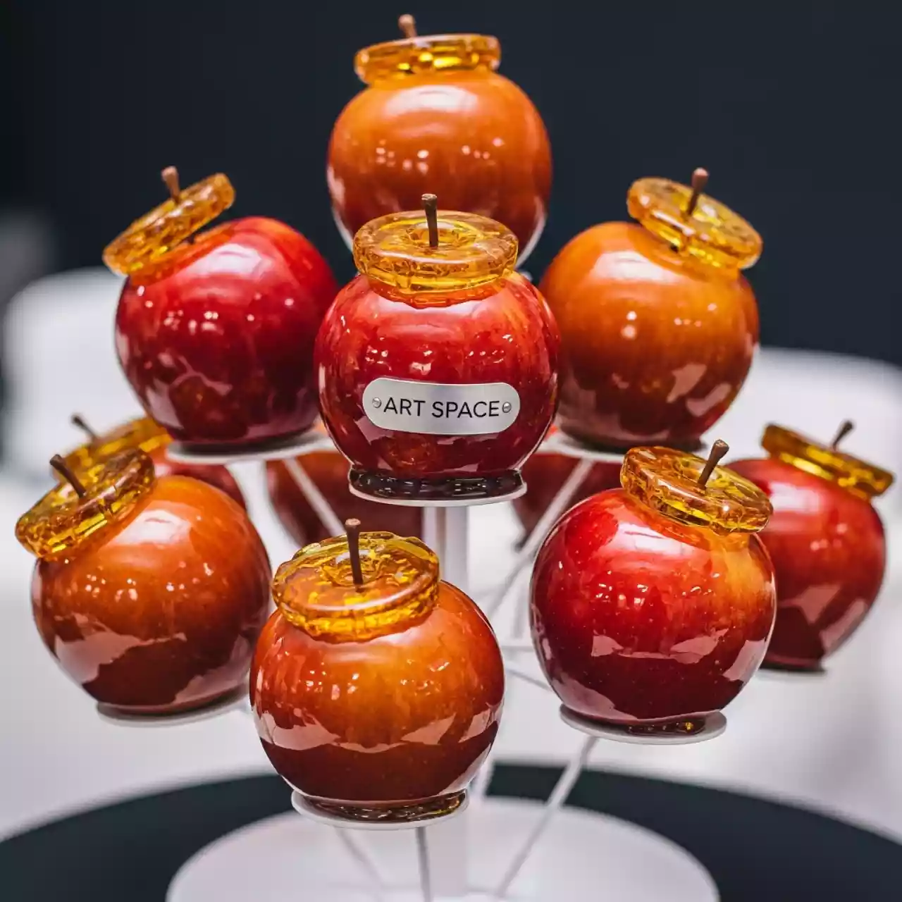 Аренда Яблоки в карамели в ресторане «Плакучая Ива» — ART SPACE