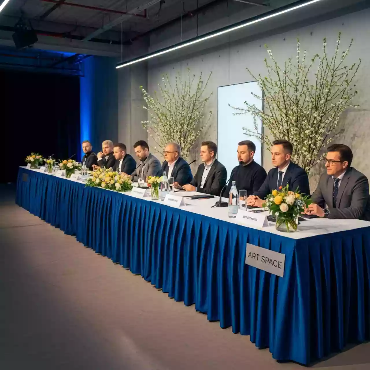 Аренда Юбки банкетные фуршетные синий глянец 2,5 м в VK Stadium Sirius — ART SPACE