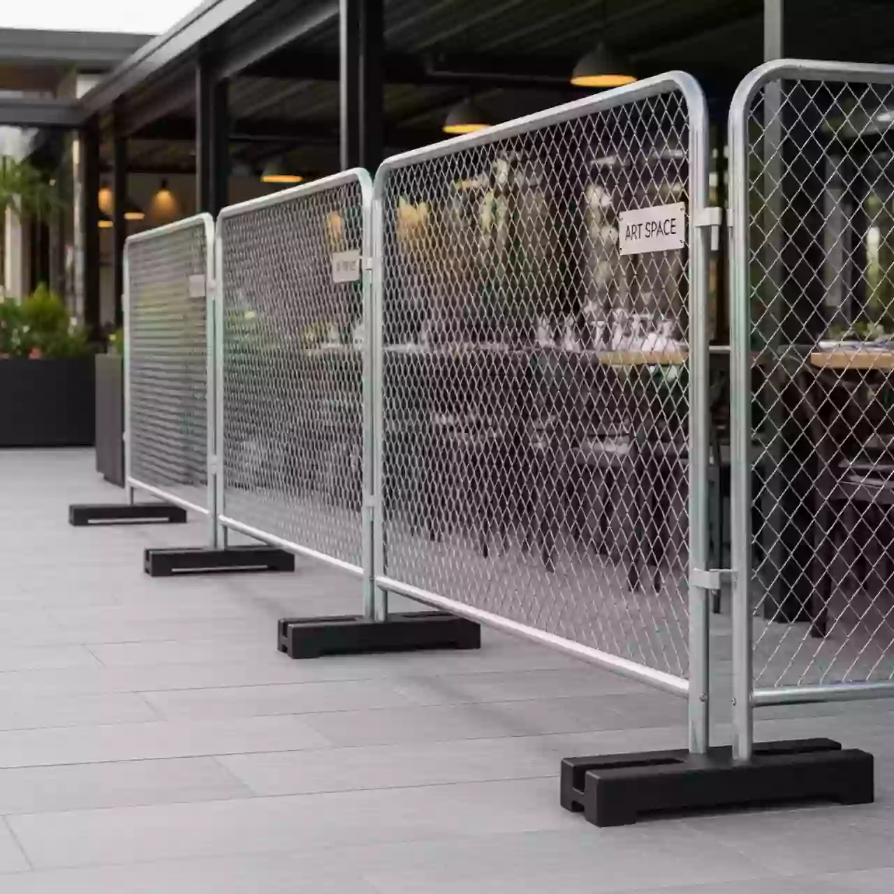 Аренда Заборы Heras в ресторане «Сыроварня» — ART SPACE