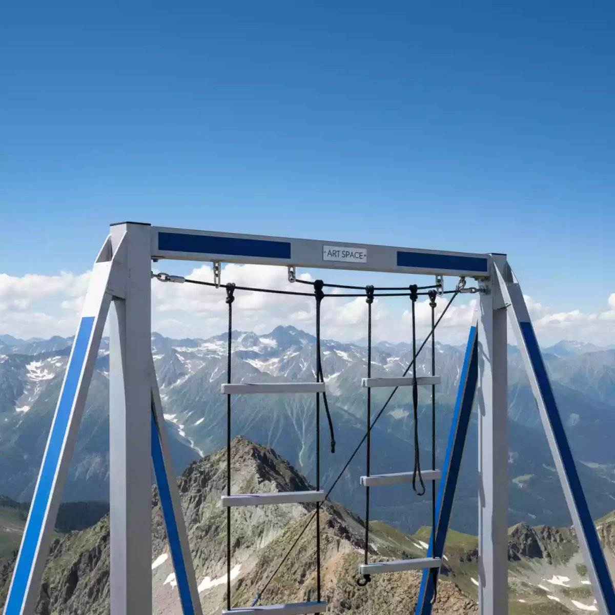 Аренда Задание веревочная лестница на площадке Rosa Peak (2320м) — ART SPACE