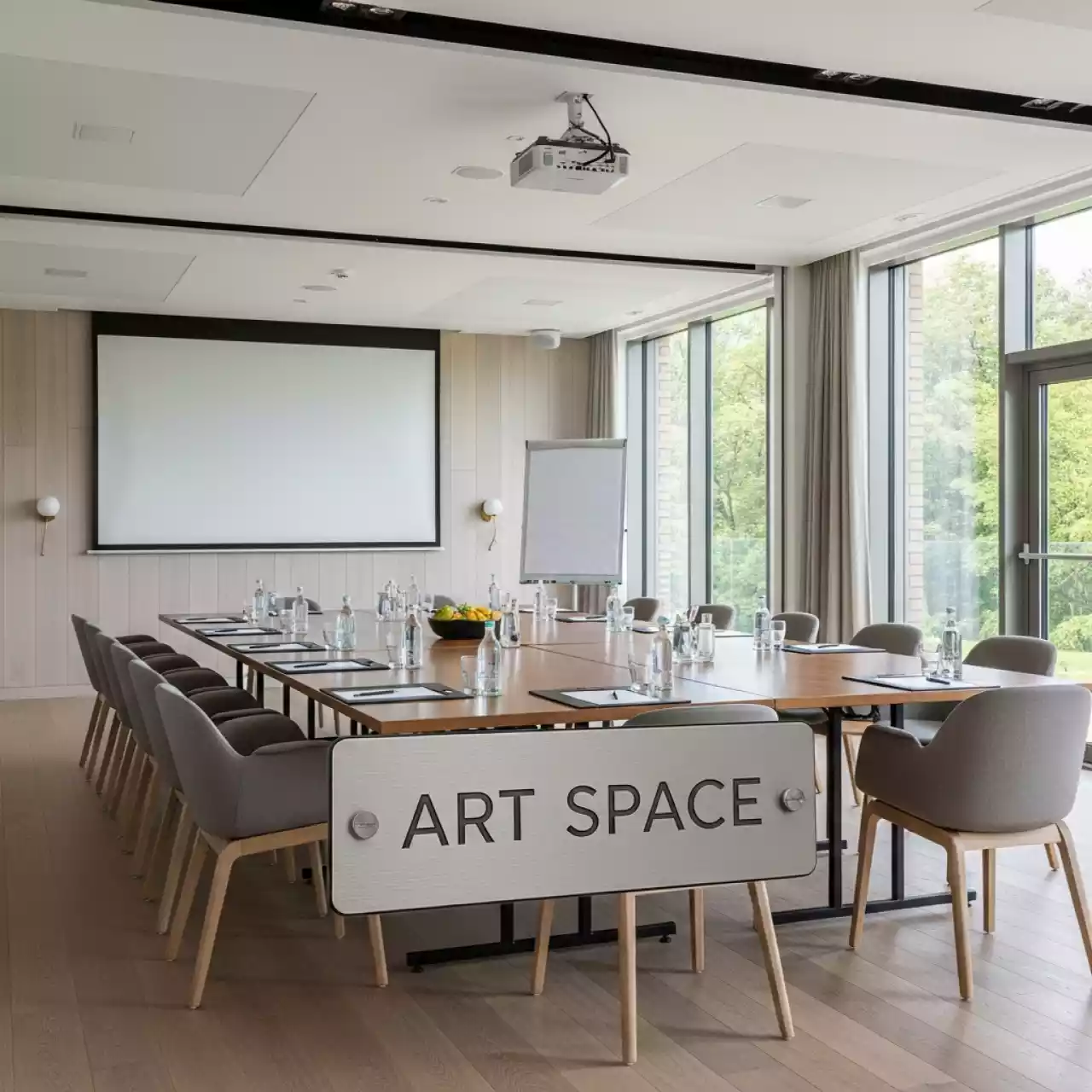 Аренда Зал для совещаний на вилле «Анна» — ART SPACE