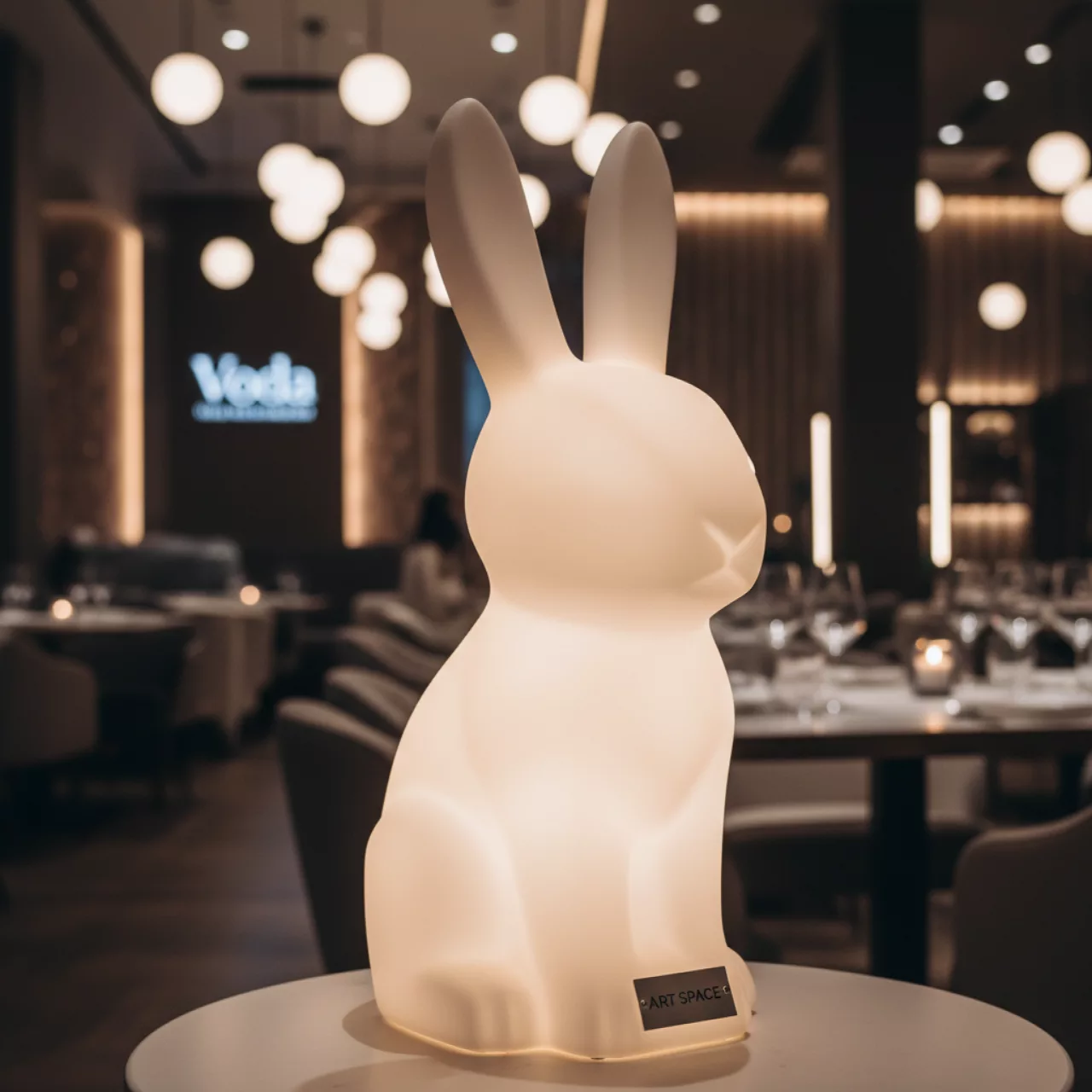 Аренда Заяц LED малый Rodger в ресторане «Voda» — ART SPACE