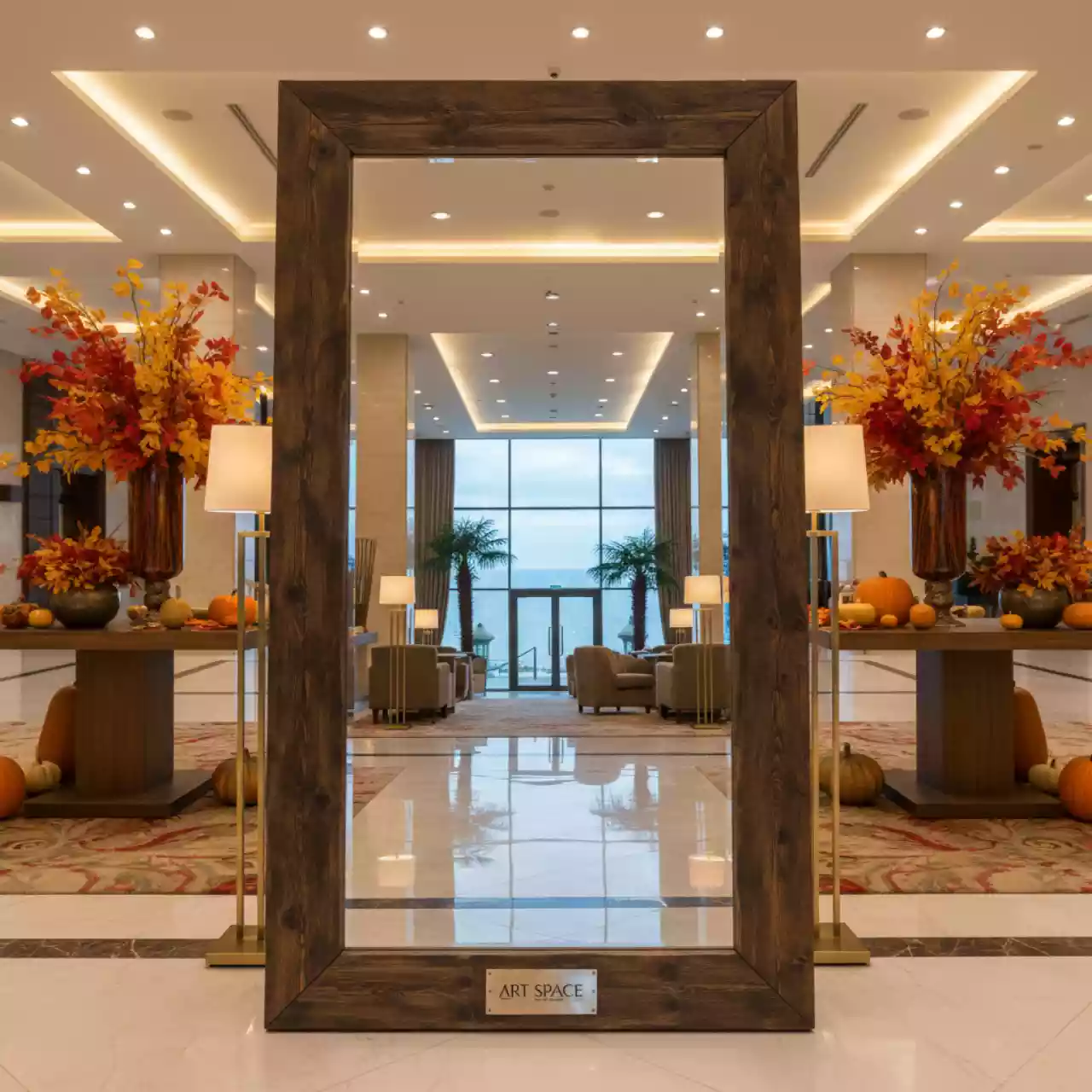 Аренда Зеркало напольное с деревянной рамой R4E 00177 в Гранд Отель Сочи — ART SPACE