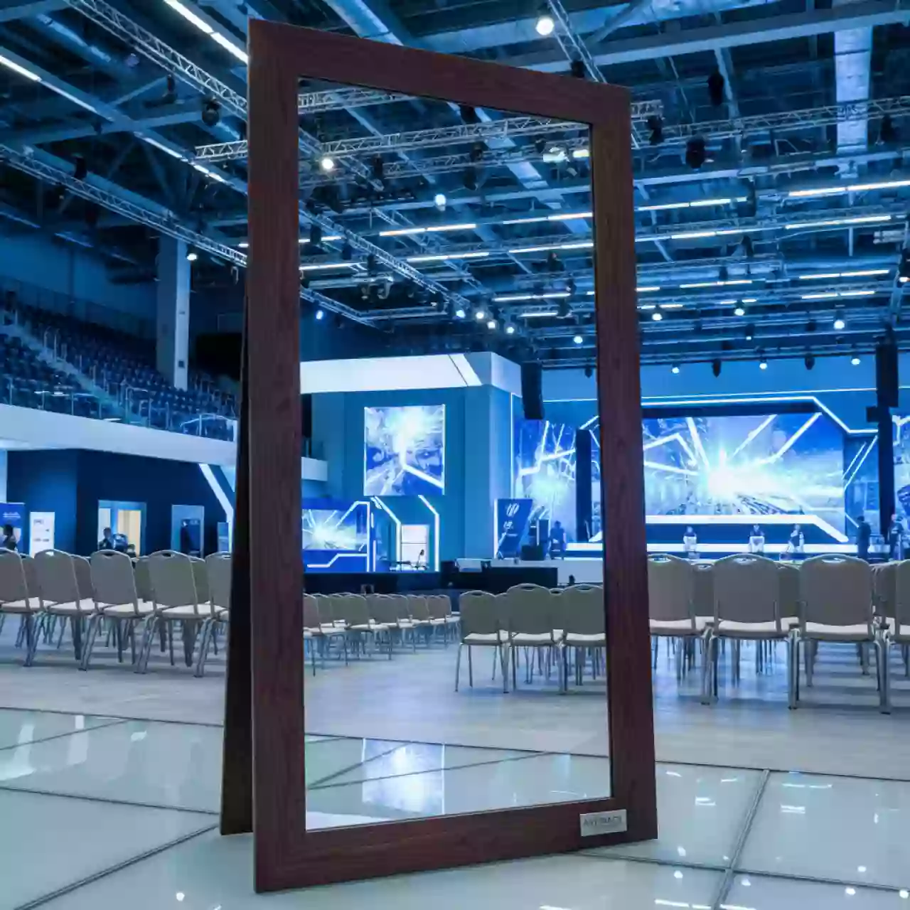 Аренда Зеркало напольное Virtuos венге в ледовой арене «Шайба» — ART SPACE