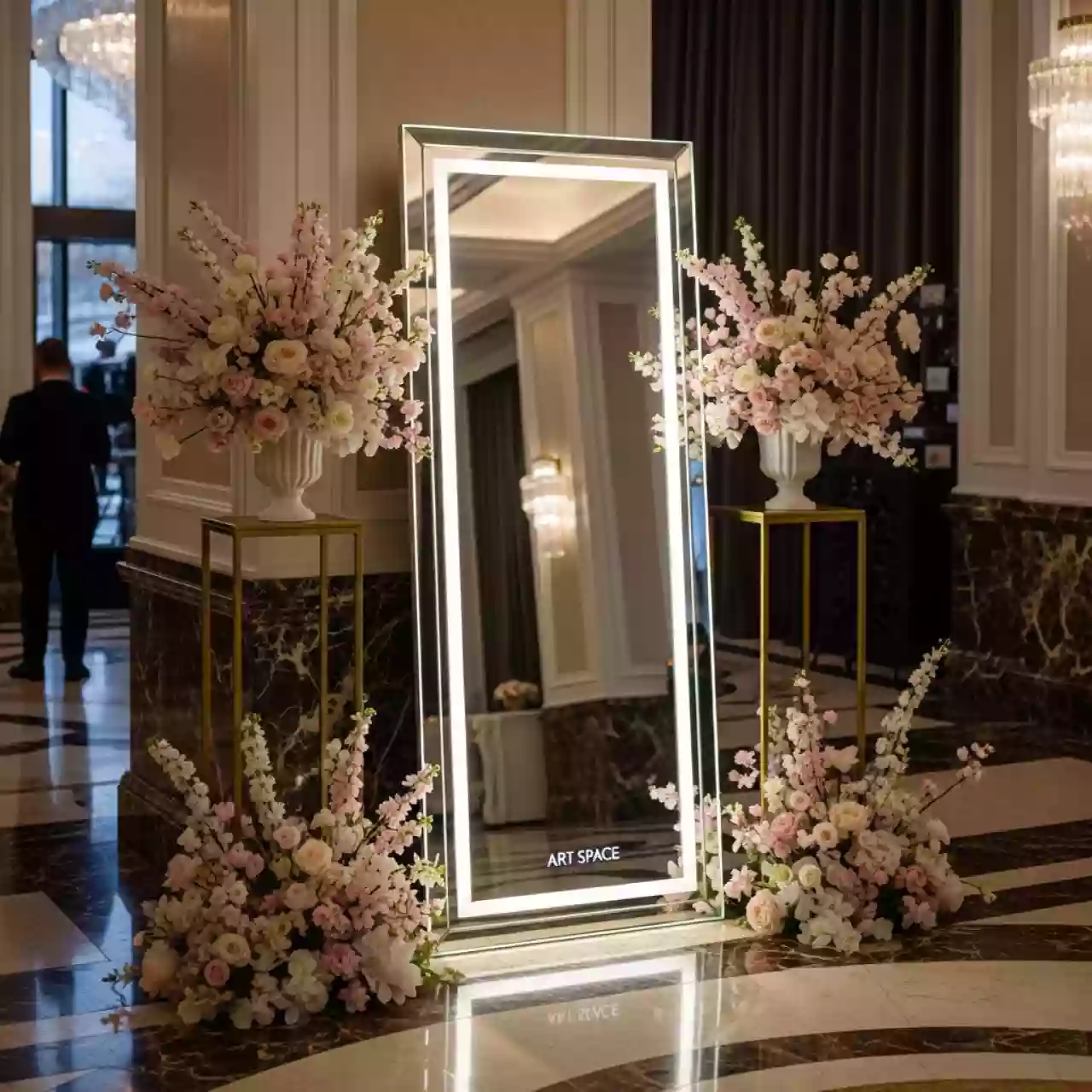 Аренда Зеркало с подсветкой в Cosmos Sochi Hotel — ART SPACE