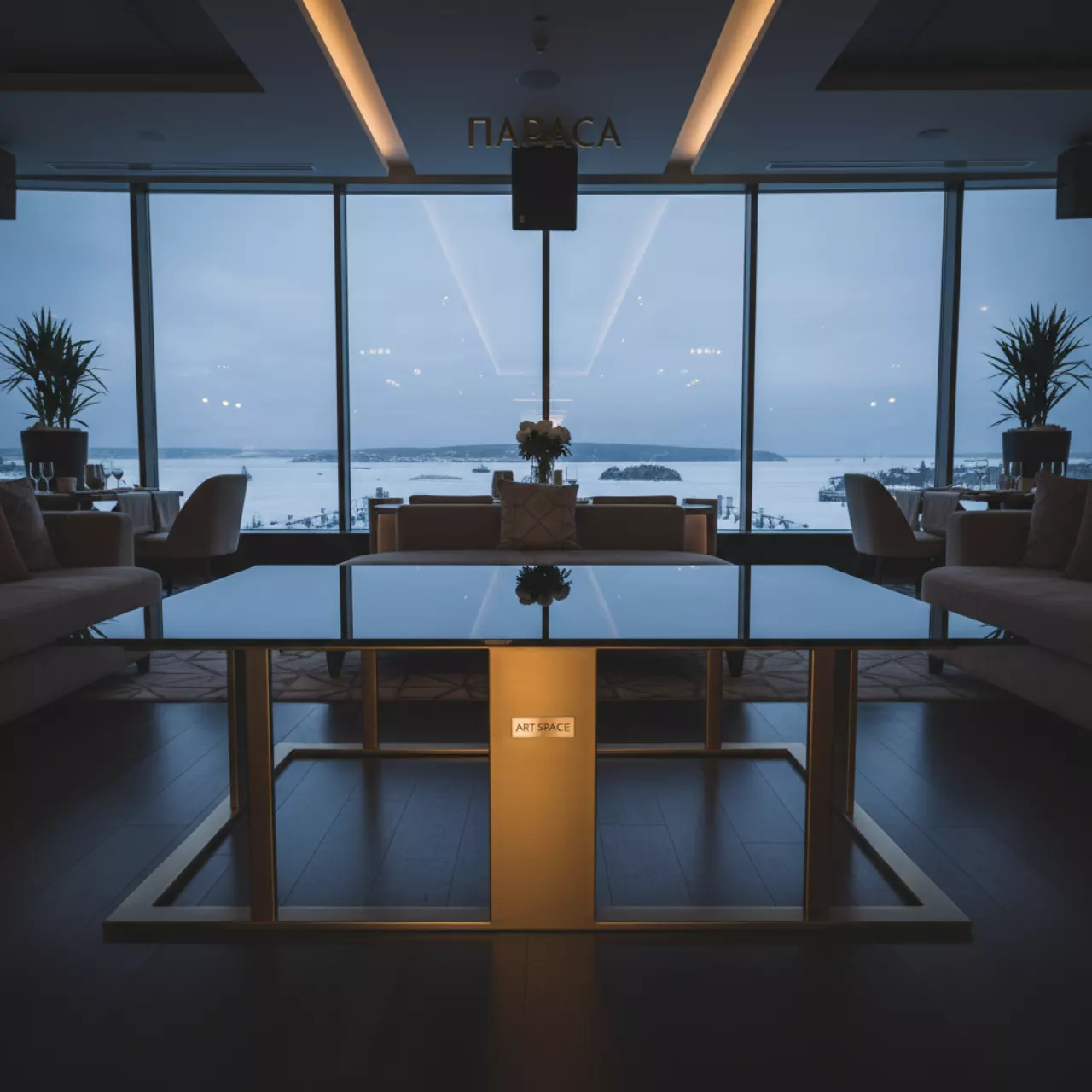 Аренда Журнальный стол Gold & Black в ресторане «Паруса» — ART SPACE