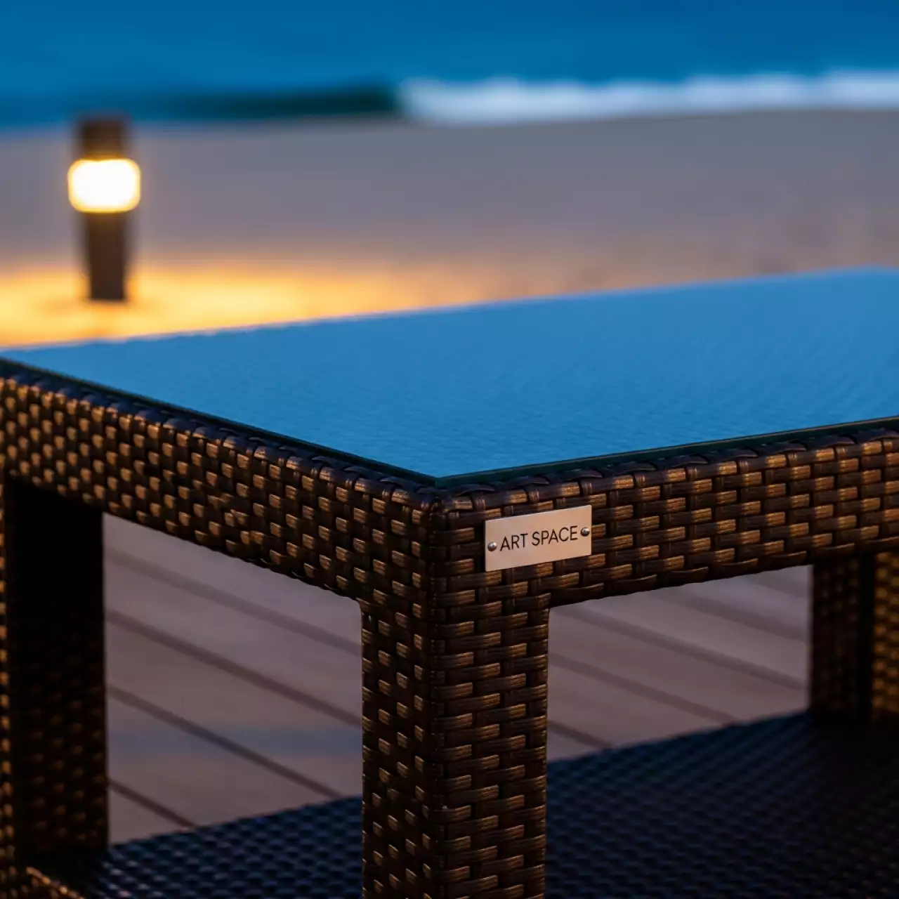 Аренда Журнальный стол Гранд Латте из искусственного ротанга коричневый на пляже «Мандарин» — ART SPACE