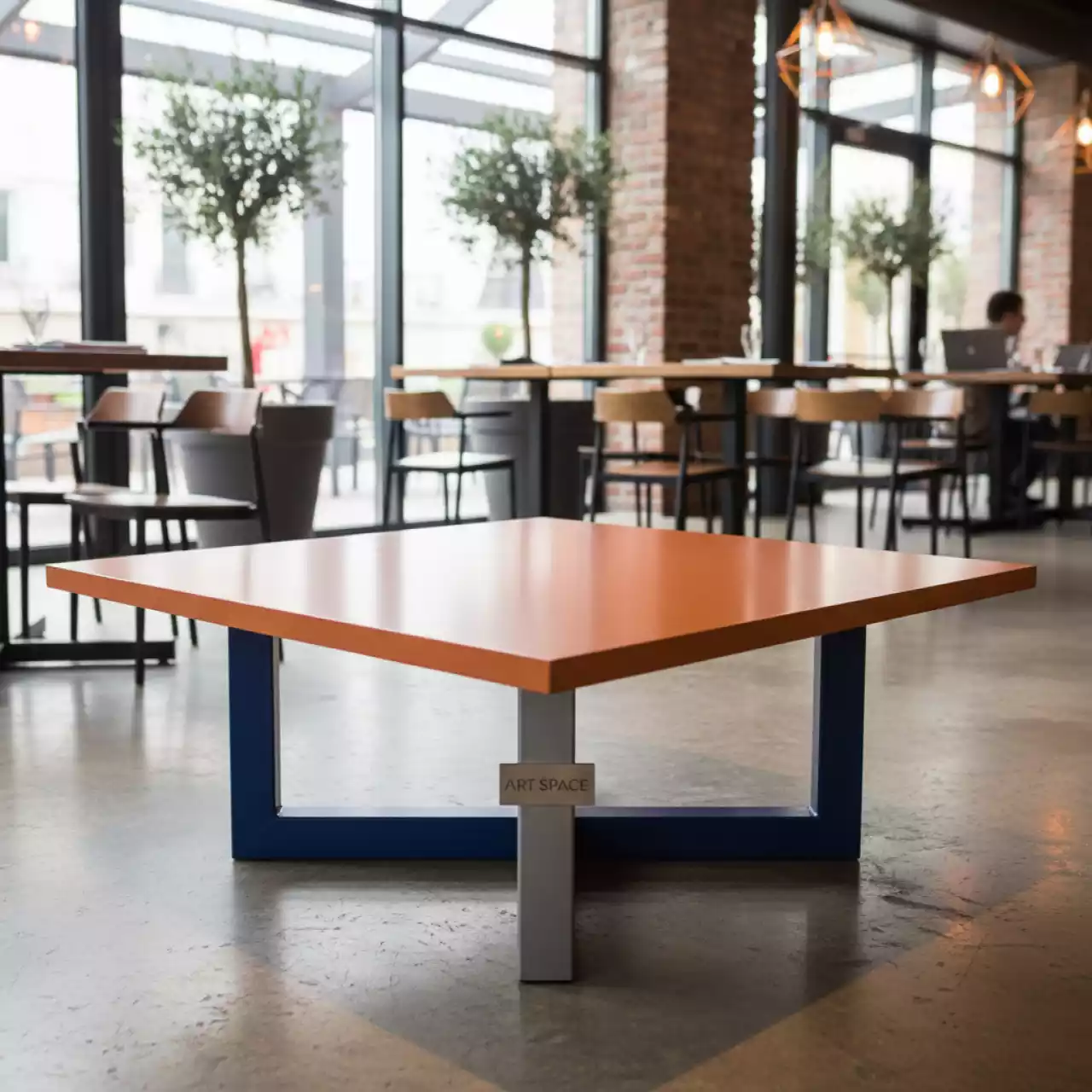 Аренда Журнальный стол классик с оранжевой столешницей в ресторане «La Terrazza» — ART SPACE