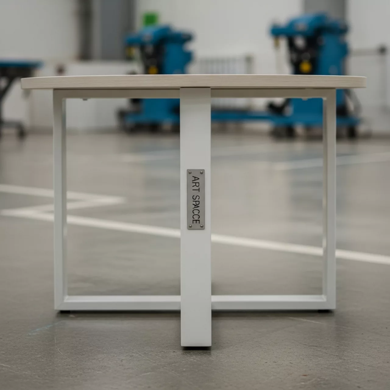 Аренда Журнальный стол Колумбия HPL круглый D 40 H 55 стальной каркас молочный в санатории «Сочи» — ART SPACE